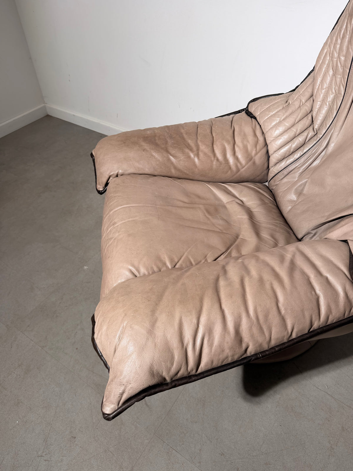 Vintage Leather Swivel Lounge Chair