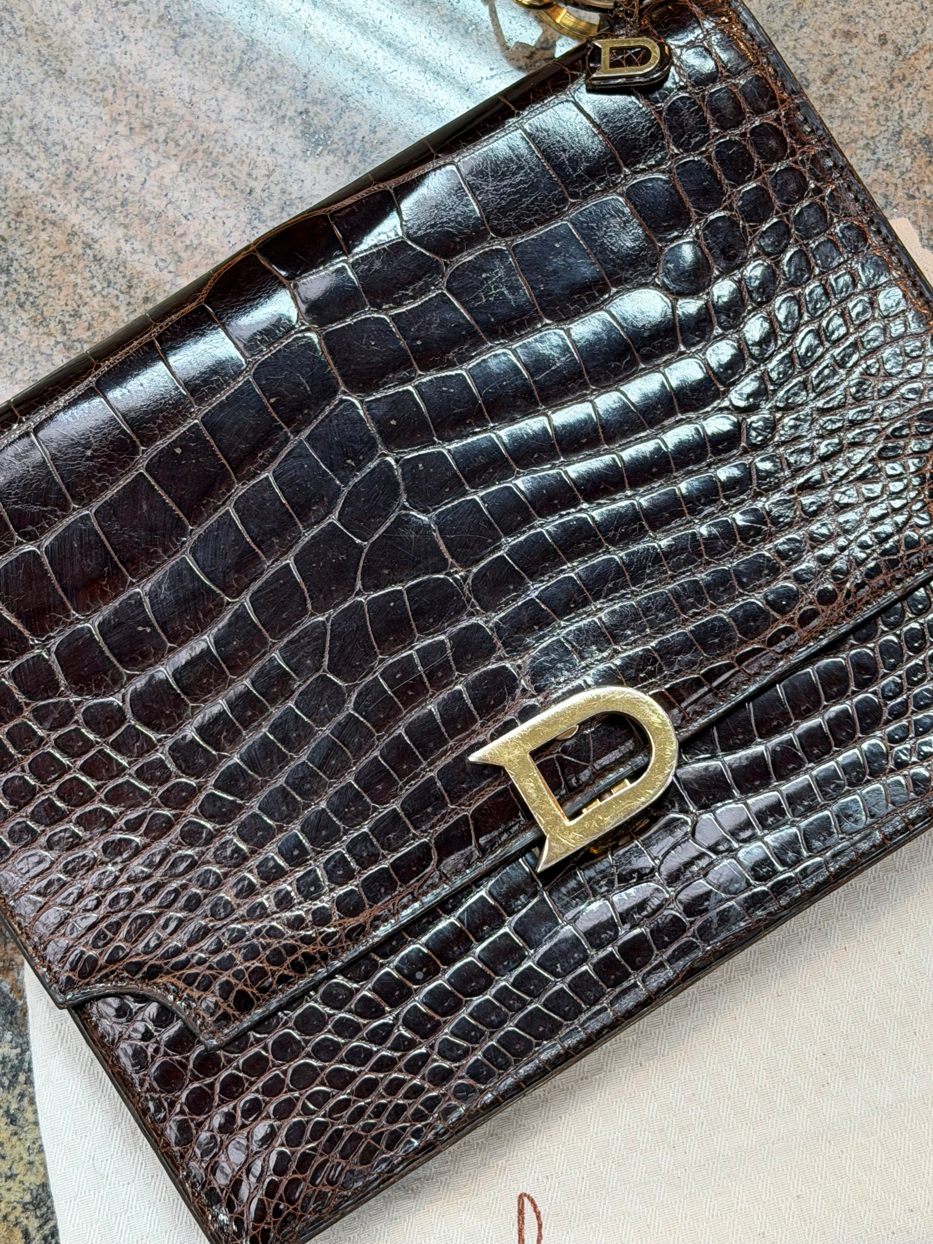 Delvaux Vintage Crocodile Leather Shoulder Bag – 24 x 19 cm | Troc