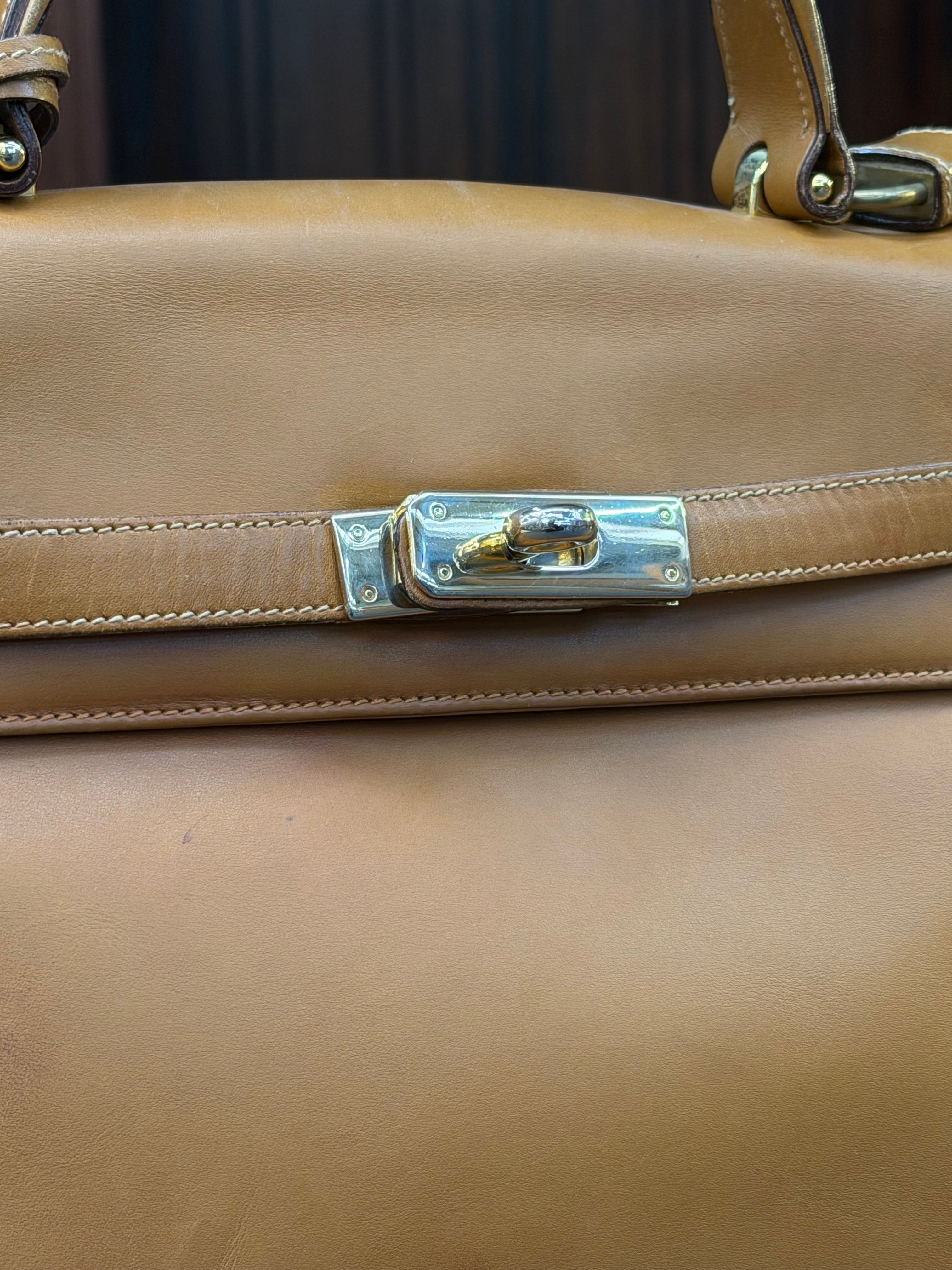 Louise Fontaine Vintage Handbag – Cognac Leather – 25 x 22 cm