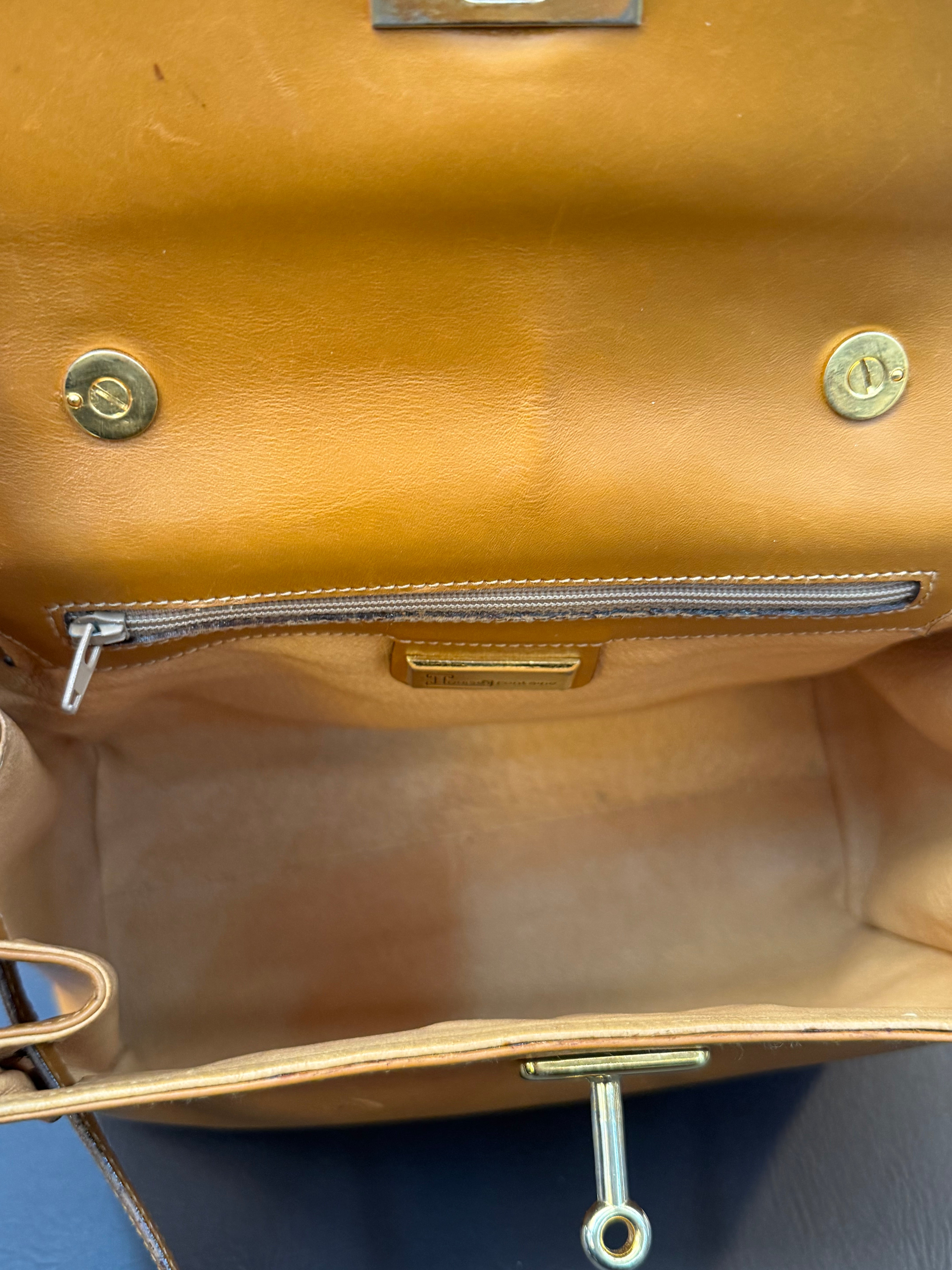 Louise Fontaine Vintage Handbag – Cognac Leather – 25 x 22 cm