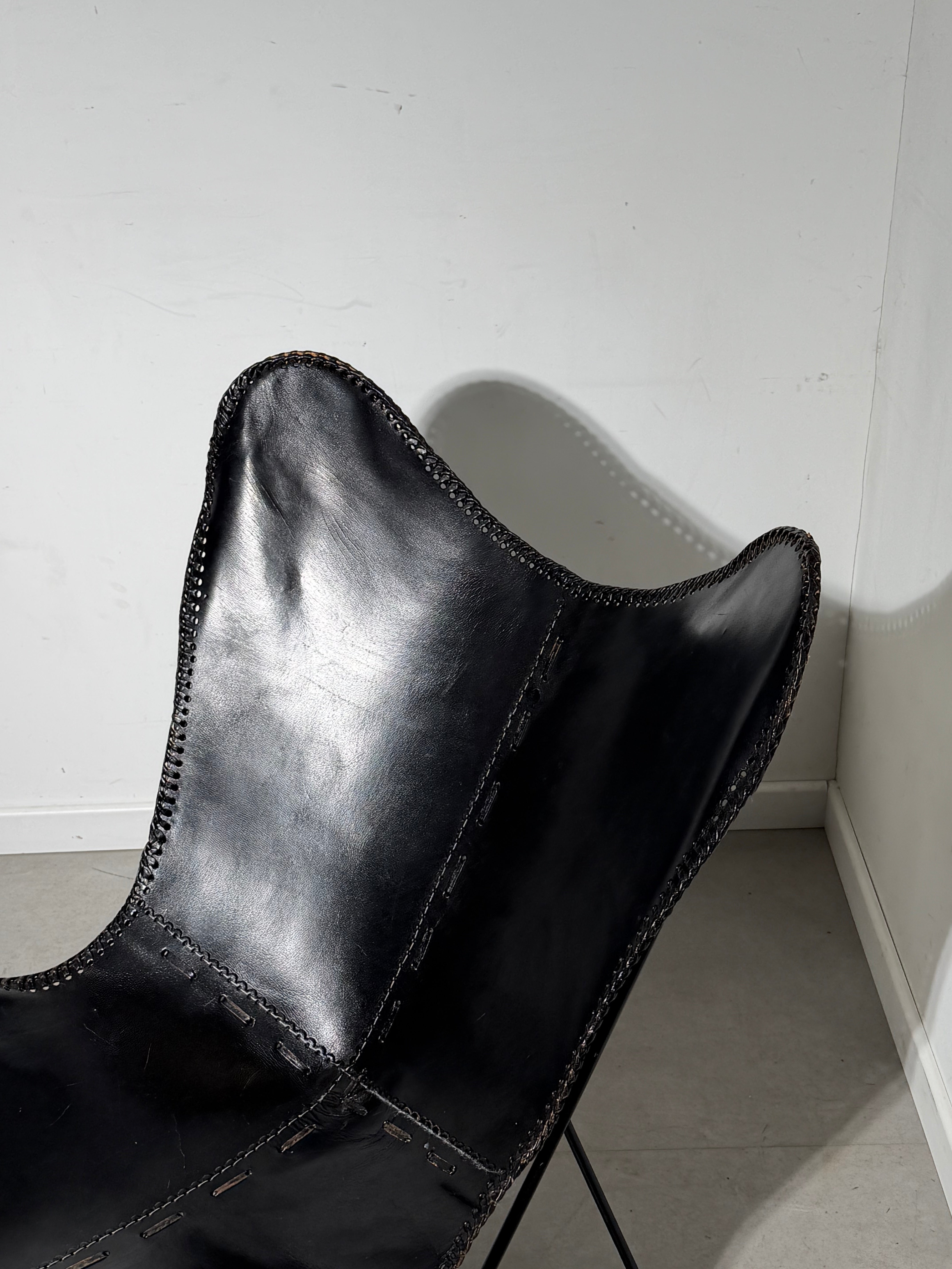 Vintage Butterfly Chair Black Leather – Mid Century Sling Chair