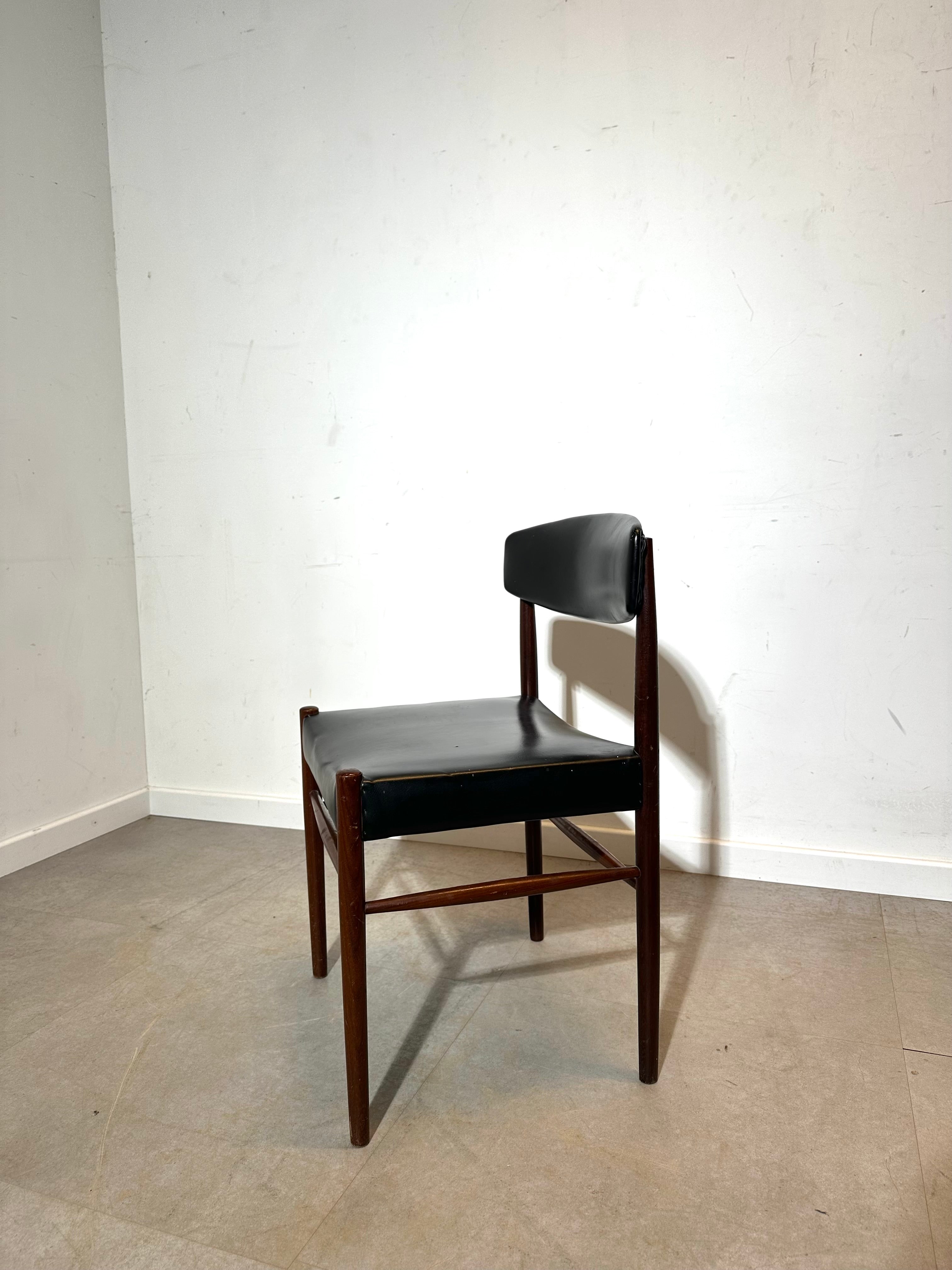 Ensemble de 4 chaises de salle à manger vintage skai