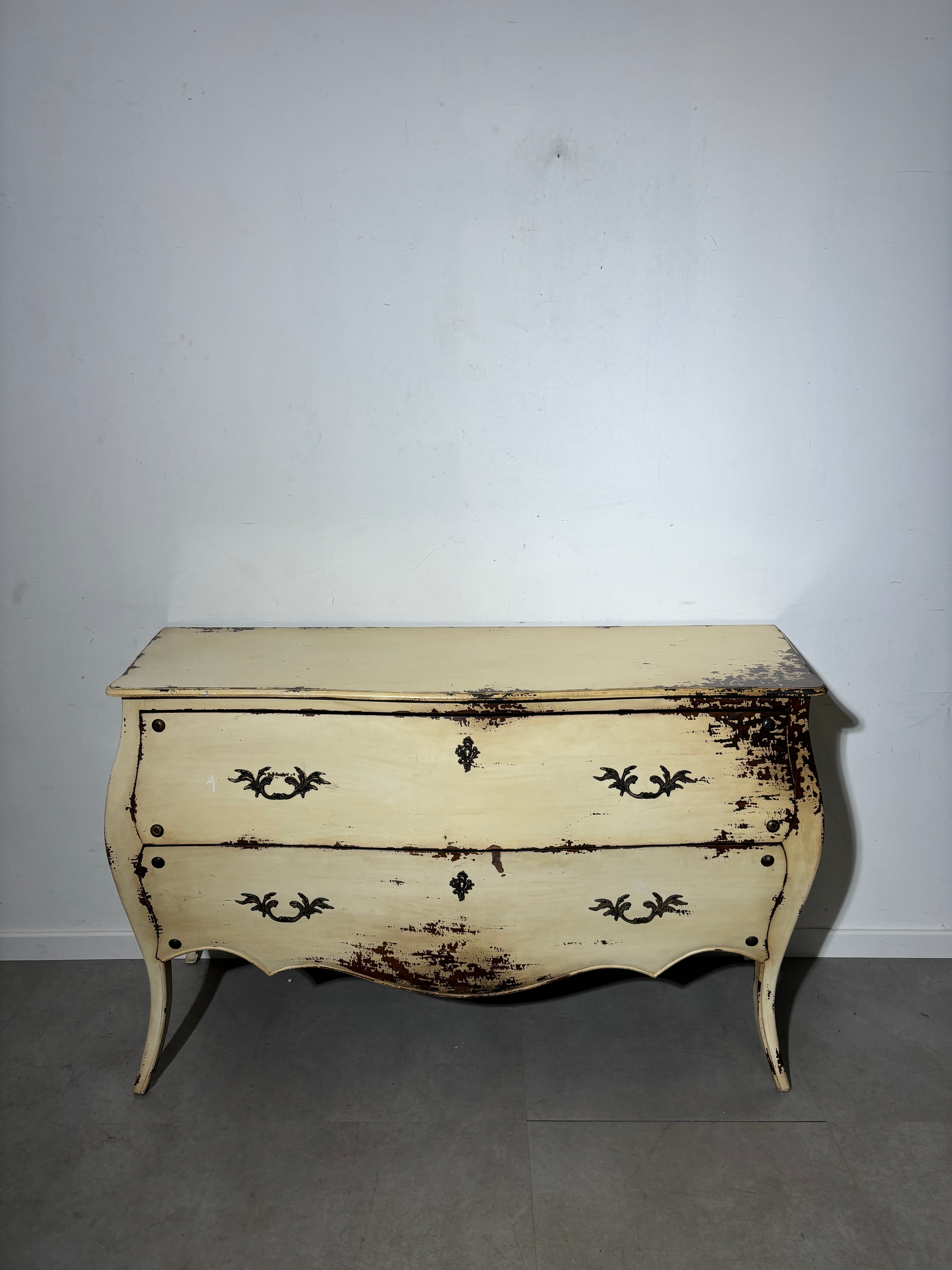 Chest of drawers antique white