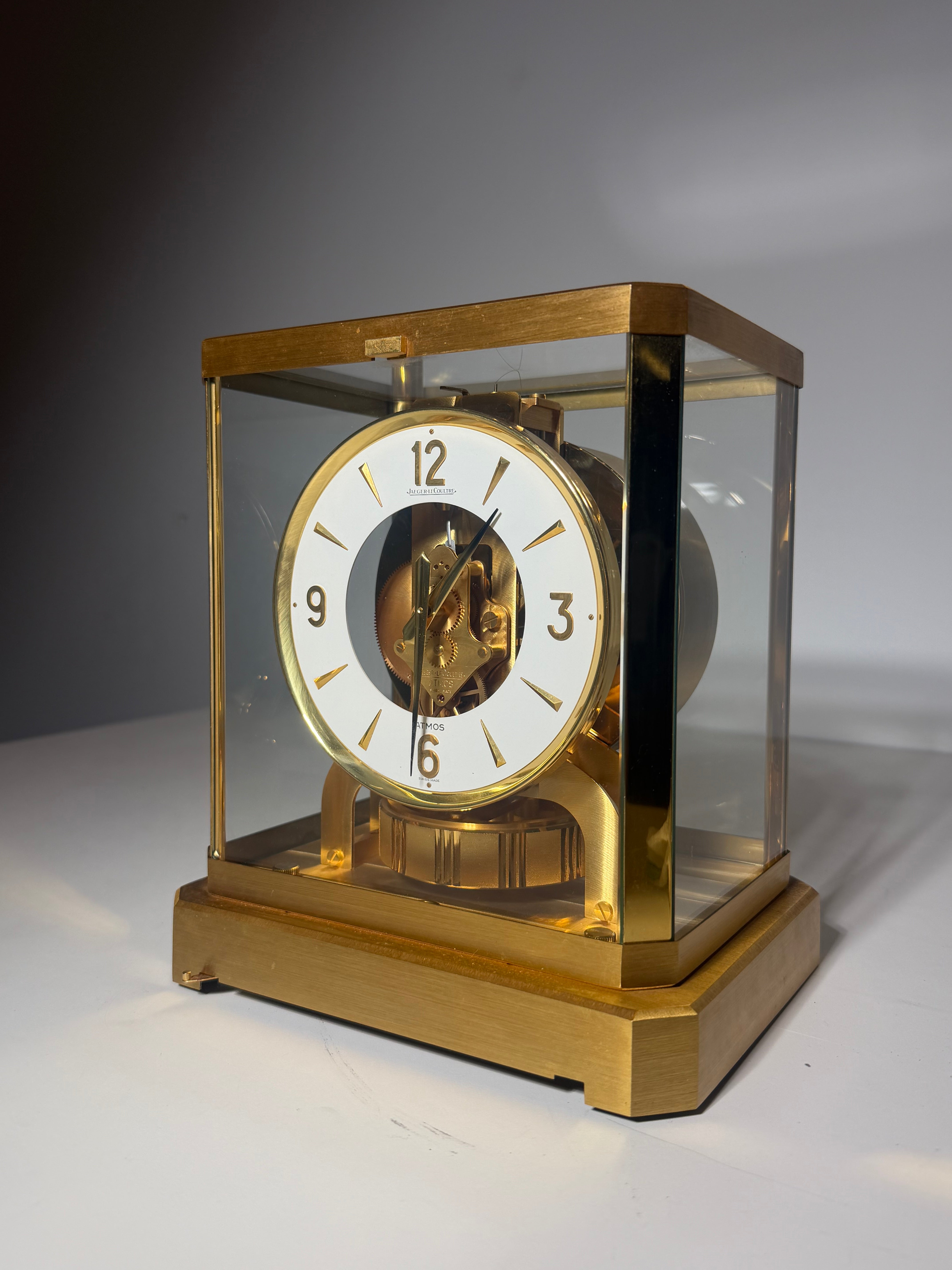 Jaeger-LeCoultre Atmos Calibre 528-8 – Gilt Brass – Swiss Perpetual Motion Clock