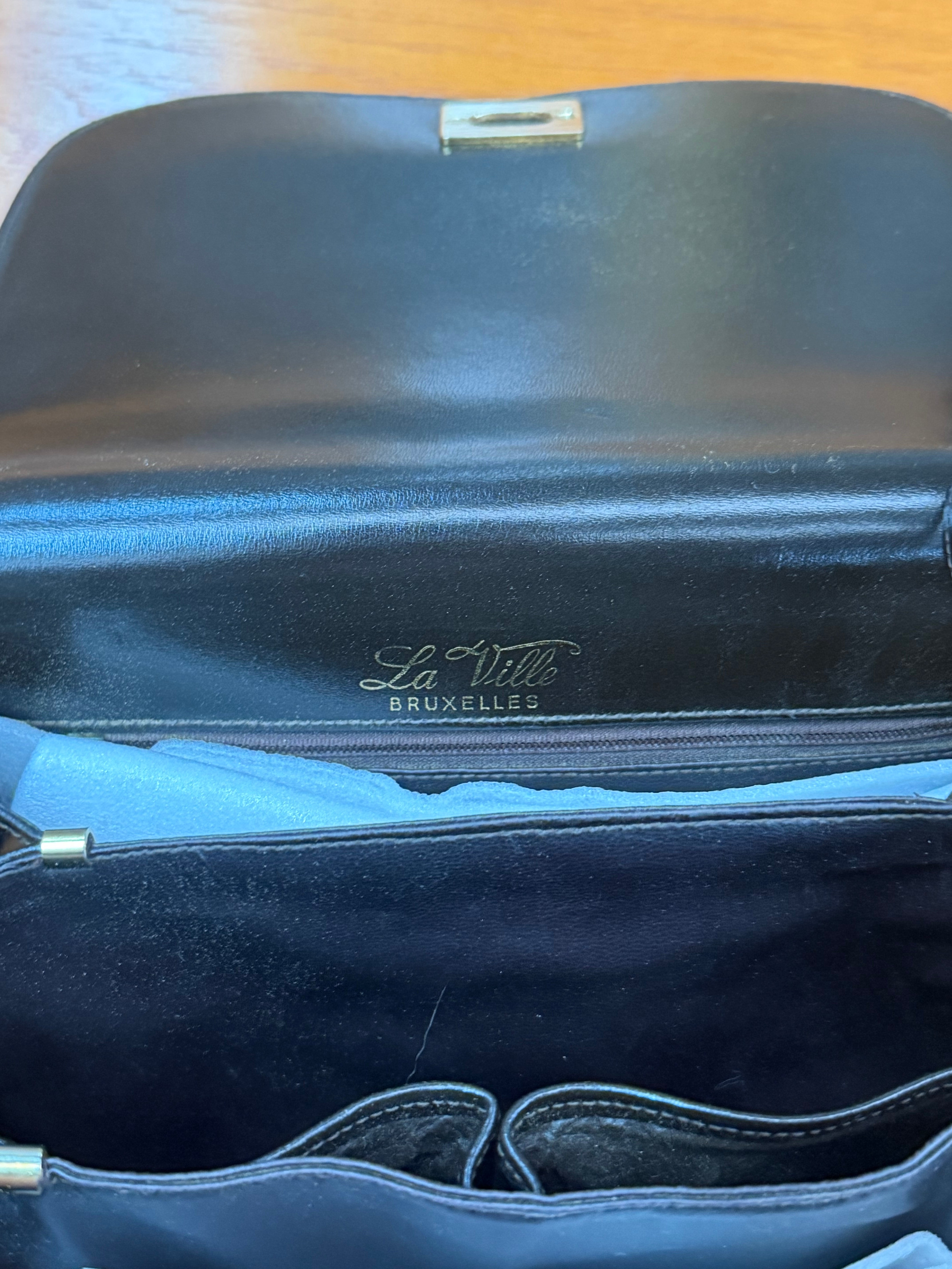 La Ville Bruxelles Crossbody Handbag – Black Leather – 25 cm