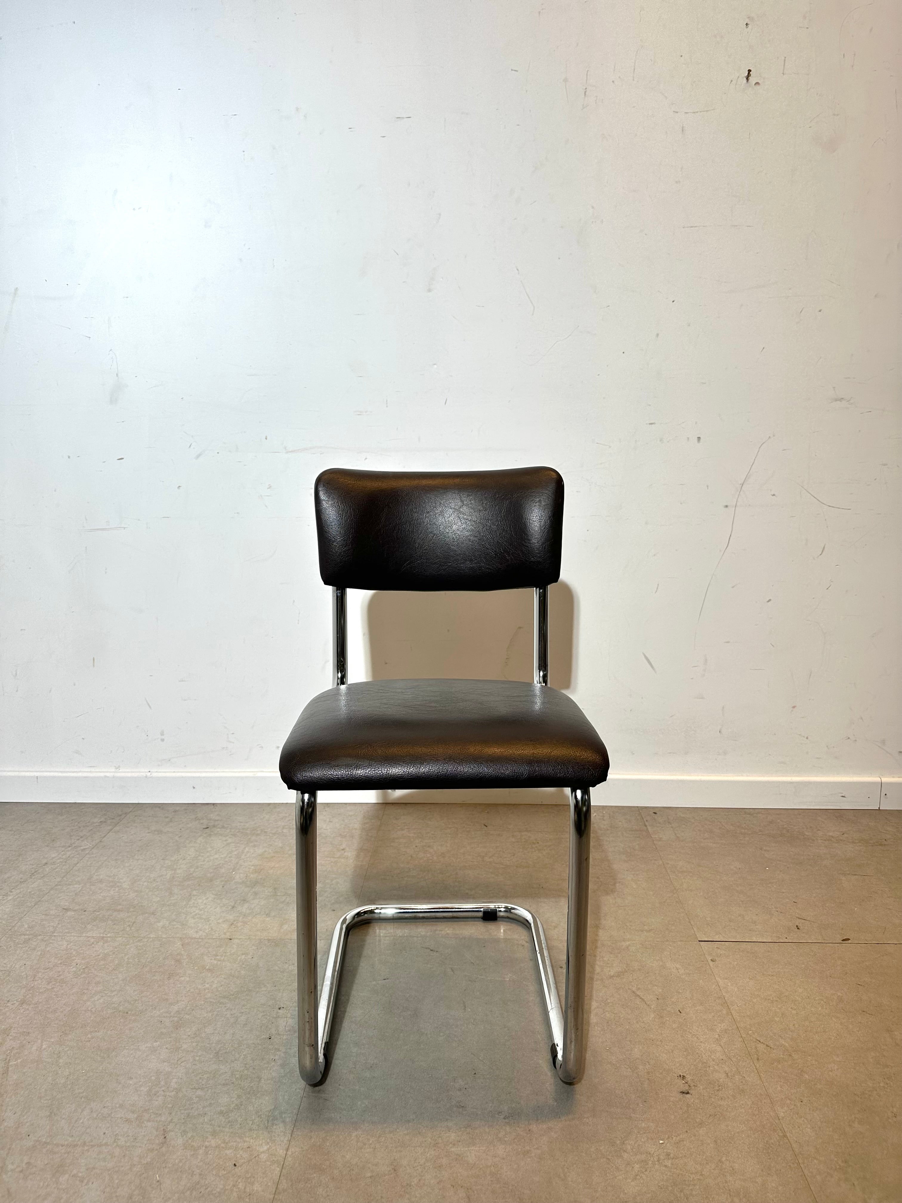 Fauteuil cantilever Tubax en similicuir marron