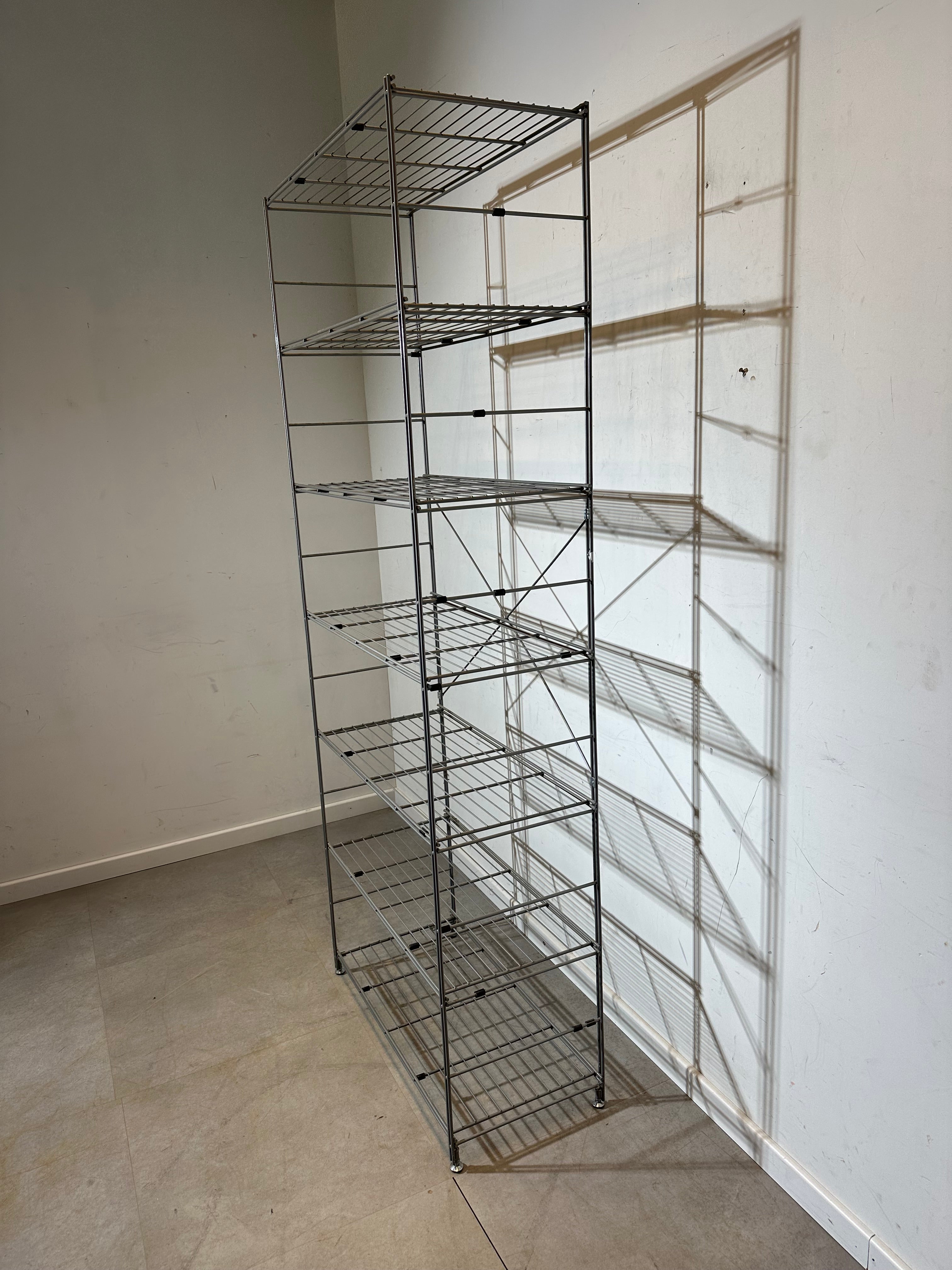 Petite étagère industrielle en fil métallique