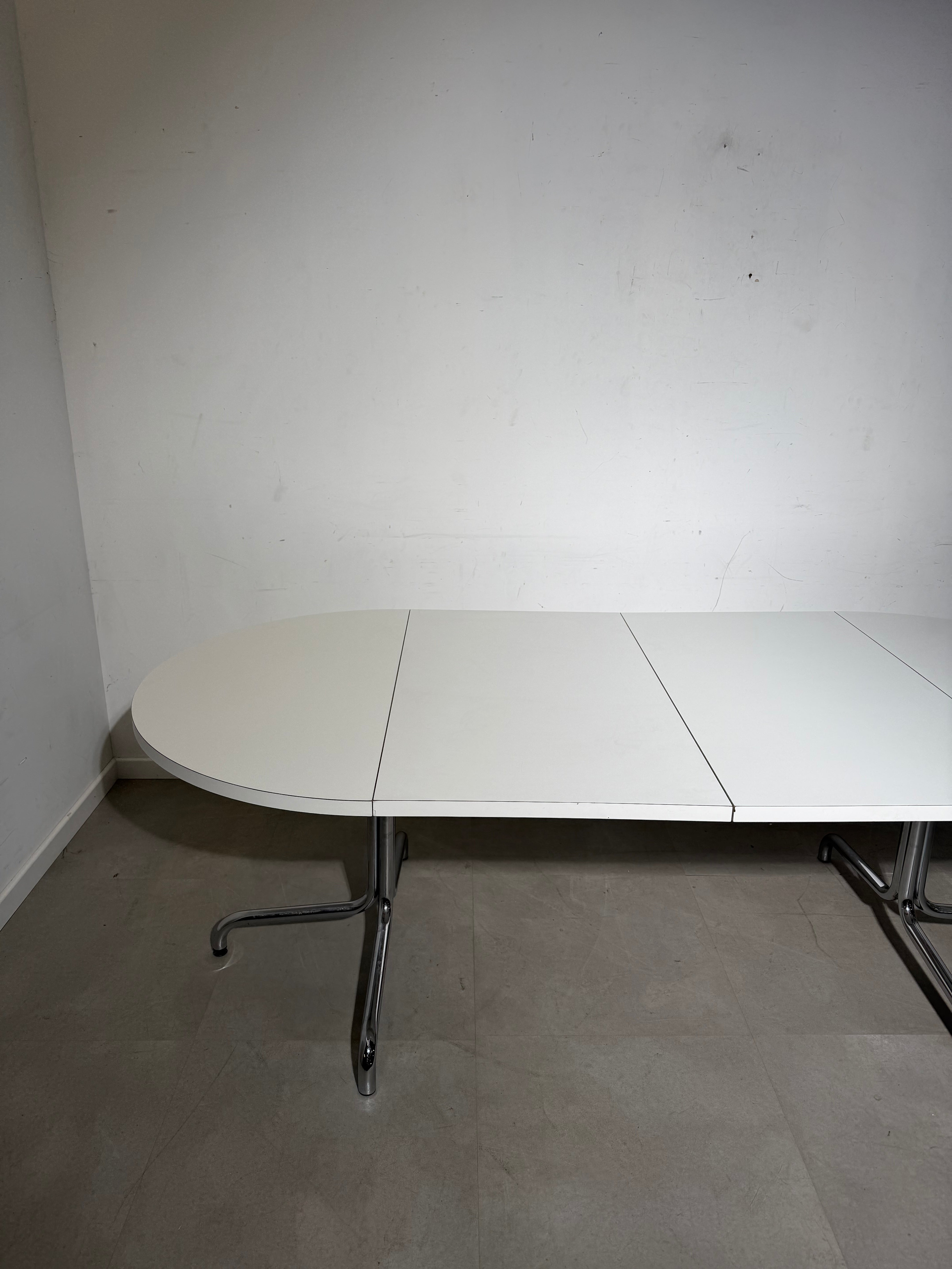 Table de salle à manger ronde extensible Thonet – Modèle S1052 (110–230 cm)