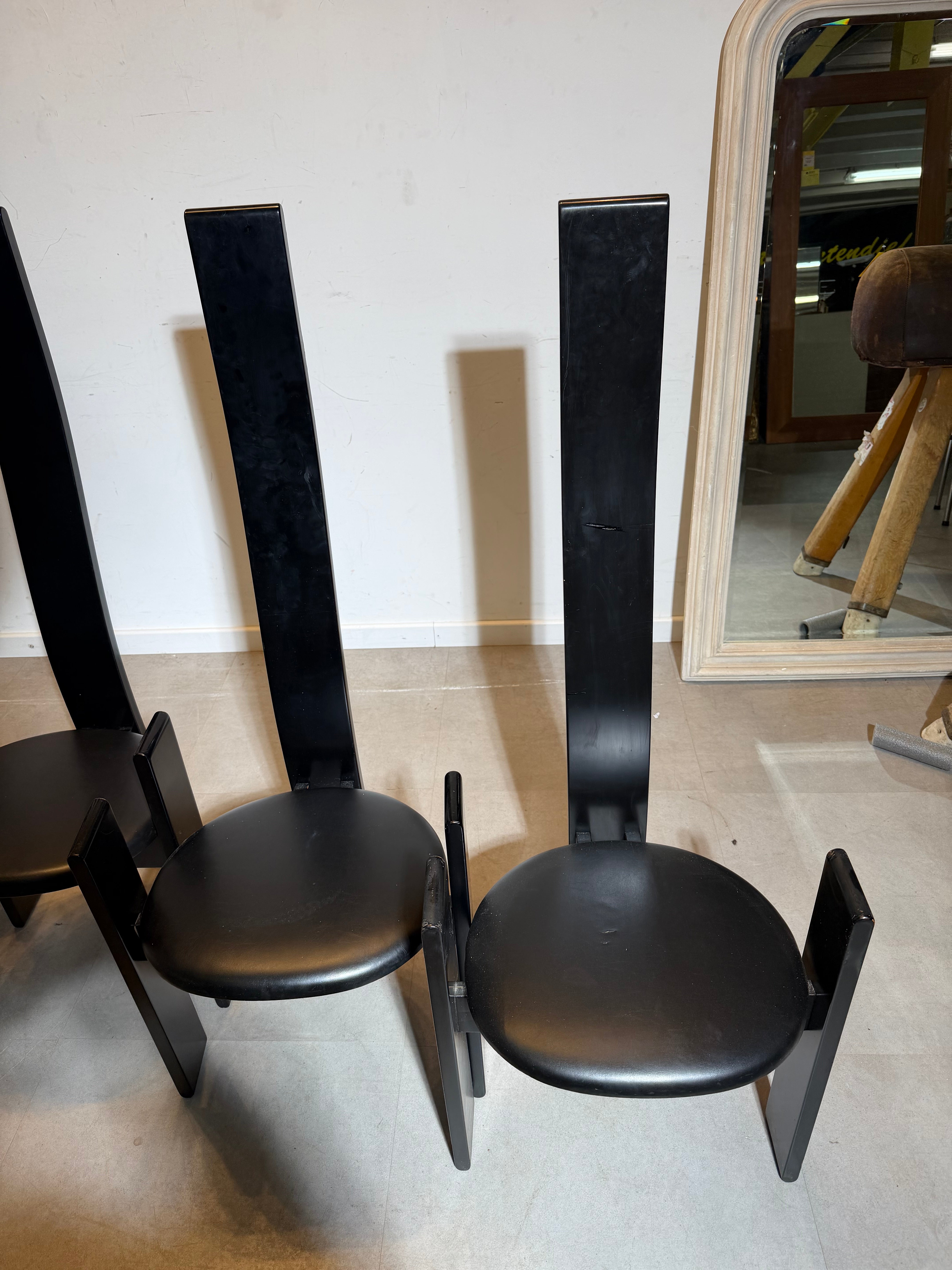 Chaises de design italien à dossier haut – Lot de six (non marquées)