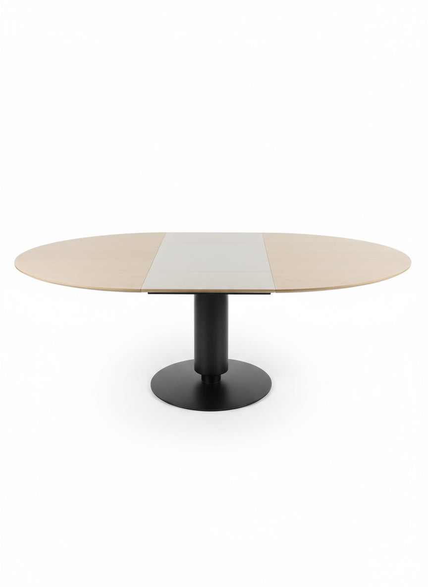 Leolux Extendable Dining Table "Calbuco"