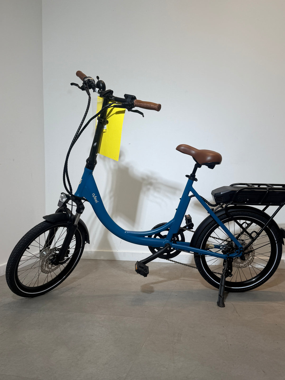 O2feel Peps Compact Electric Bike – Cobalt Blue – Shimano 7-Speed – As New
