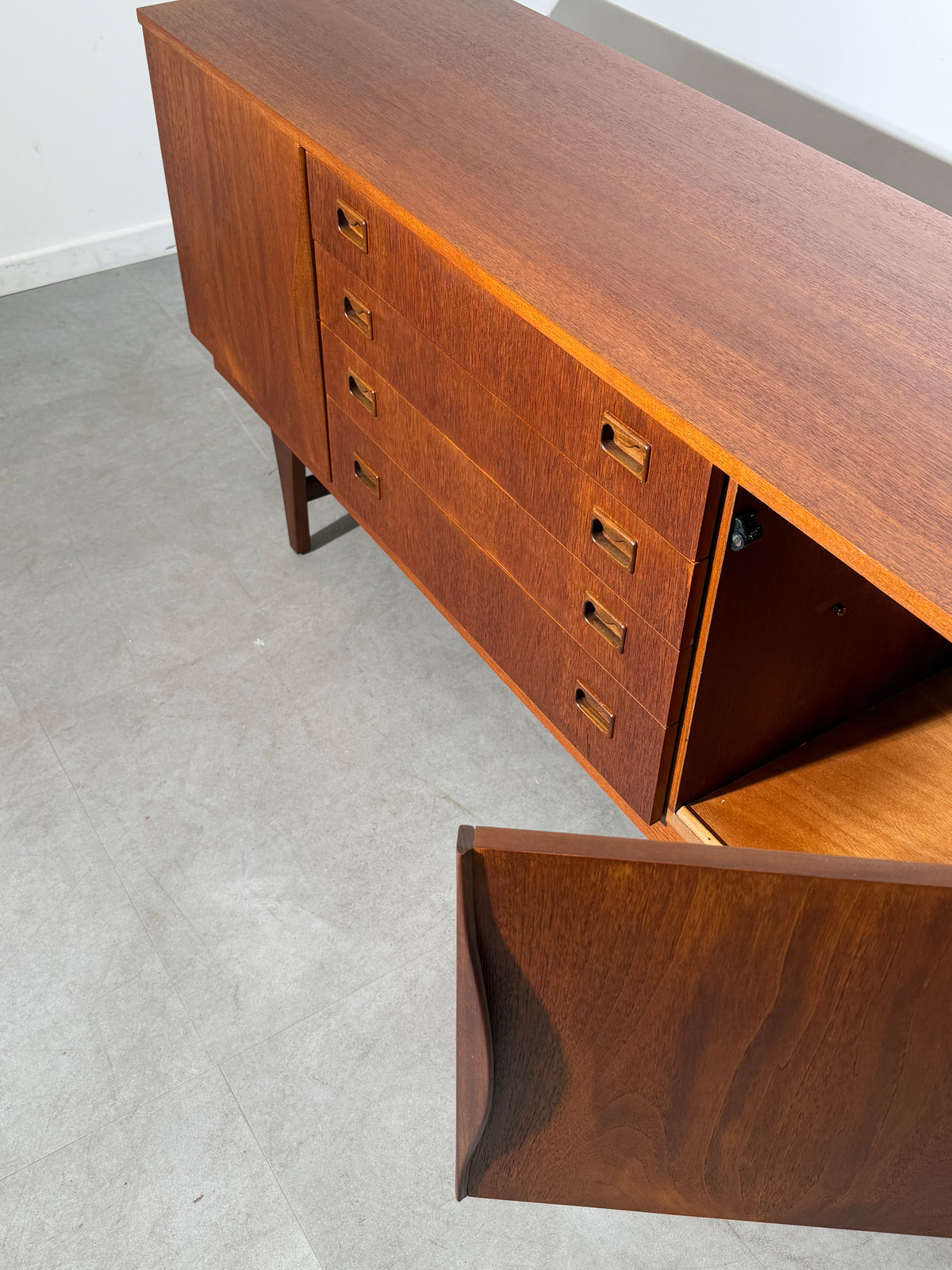 Vintage Beaver & Tapley Teak Sideboard – Mid-Century Modern