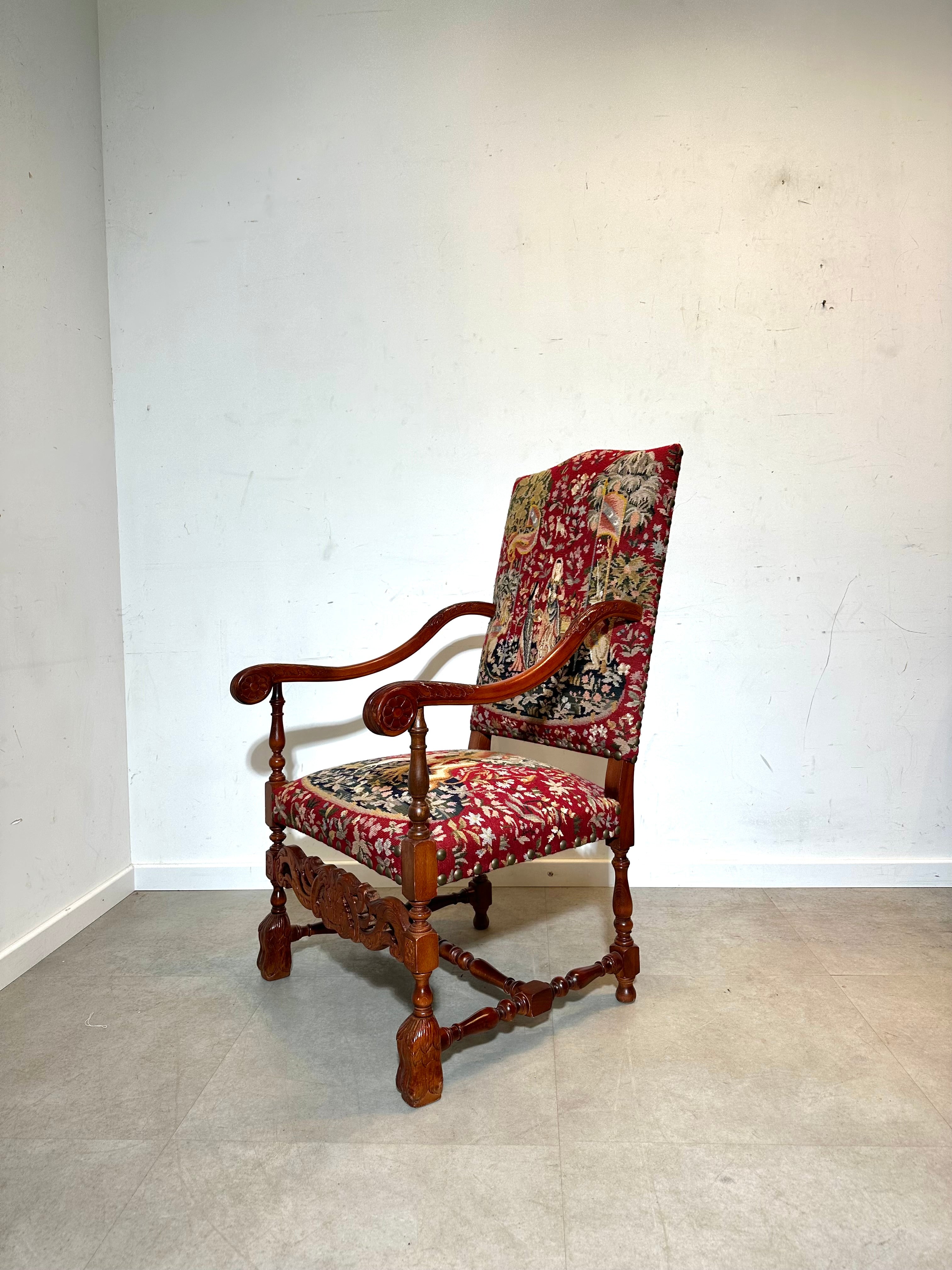 Fauteuil en tapisserie ancienne