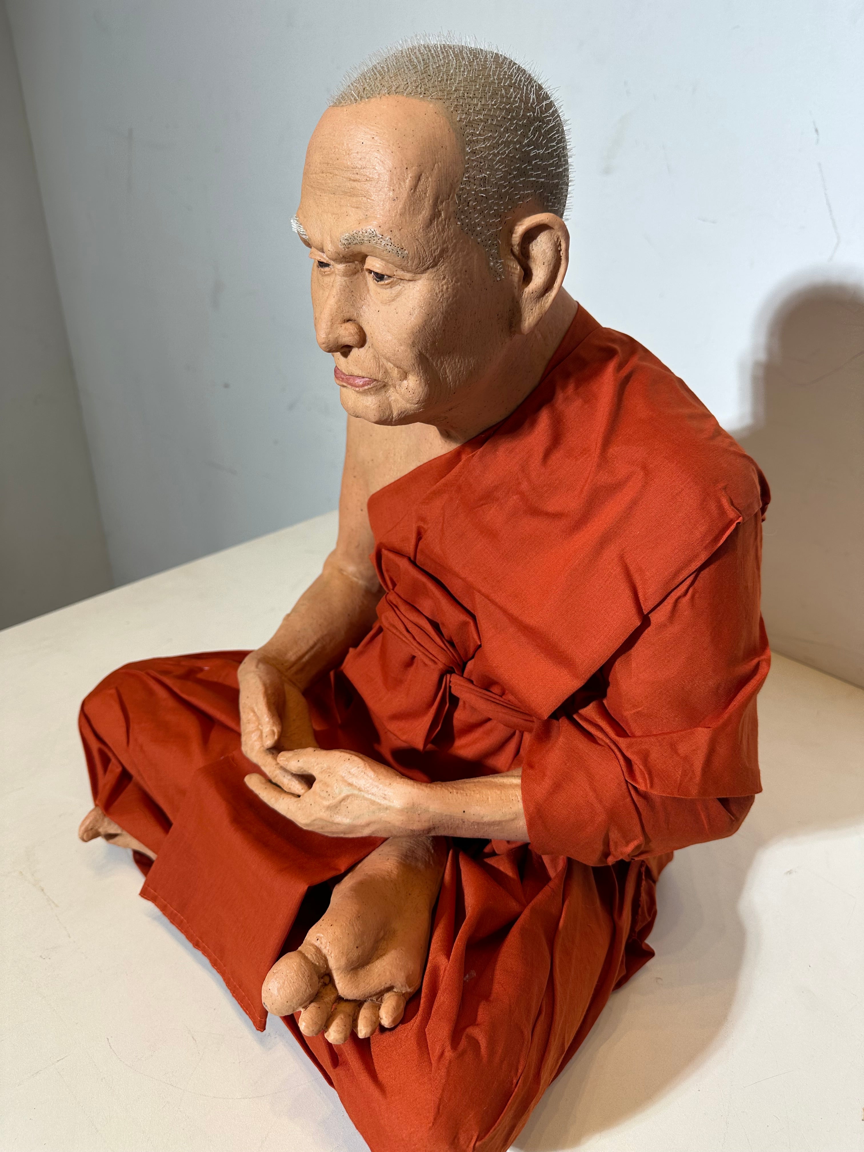 Sculpture plus vraie que nature d'un bouddhiste