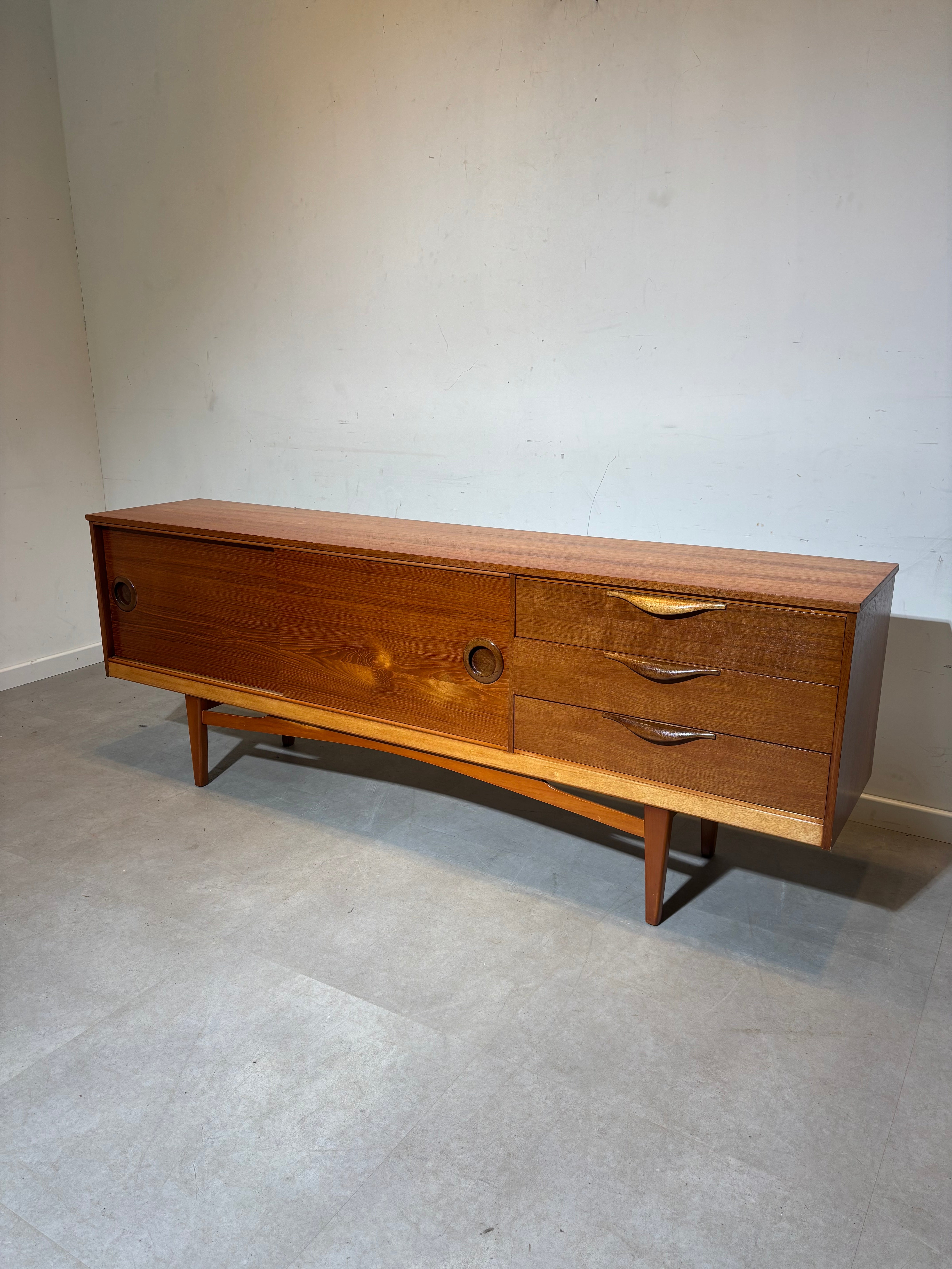 Buffet vintage Jentique