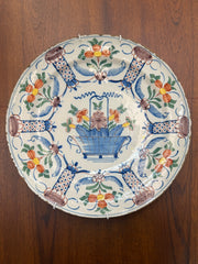 Old Delft Polychrome Charger Plate by Jan van der Laan – Louis XIV Motif, Early 18th Century