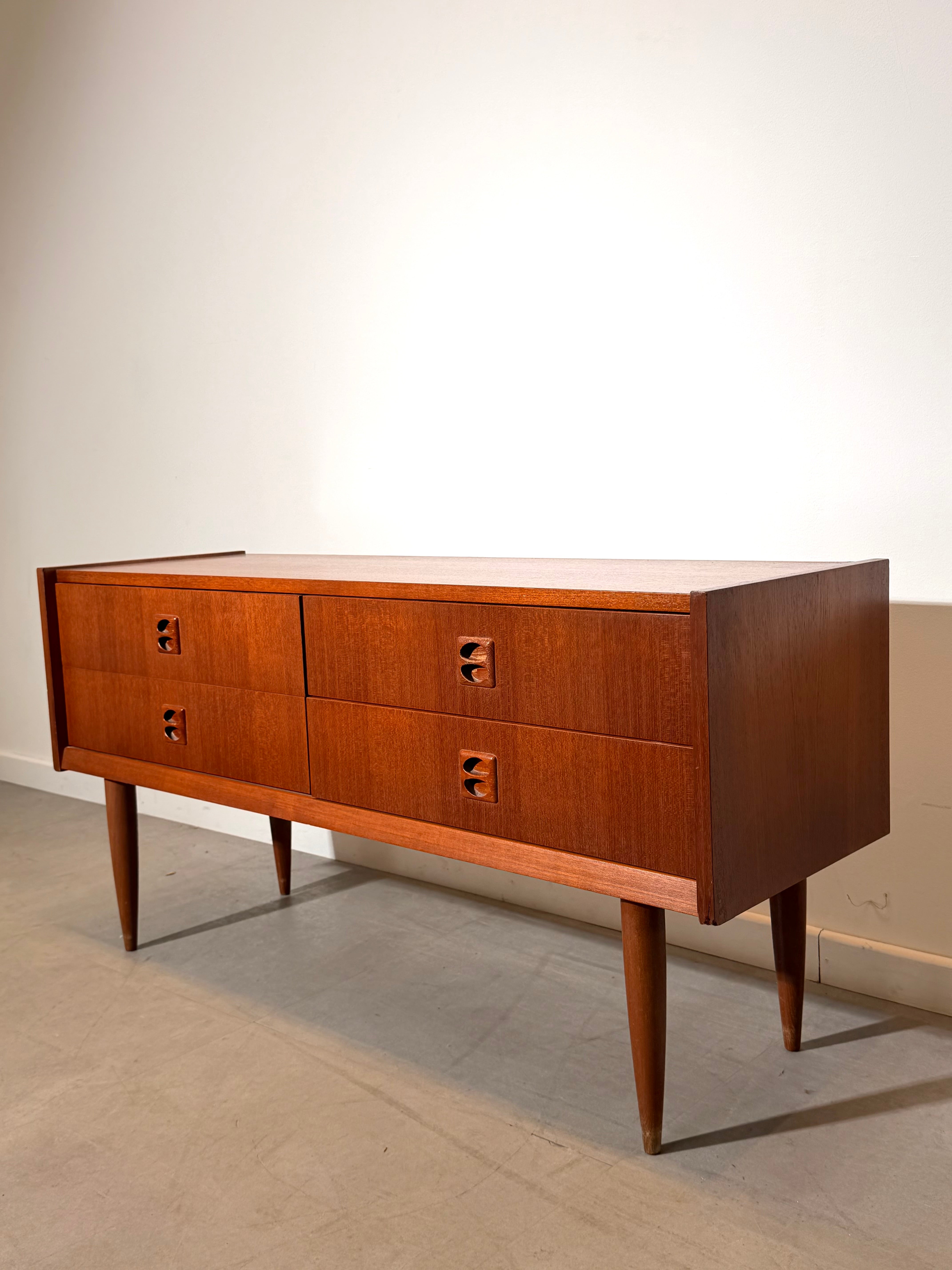 Vintage Mid-Century Teak Chest of Drawers – 1960s Scandinavian Style