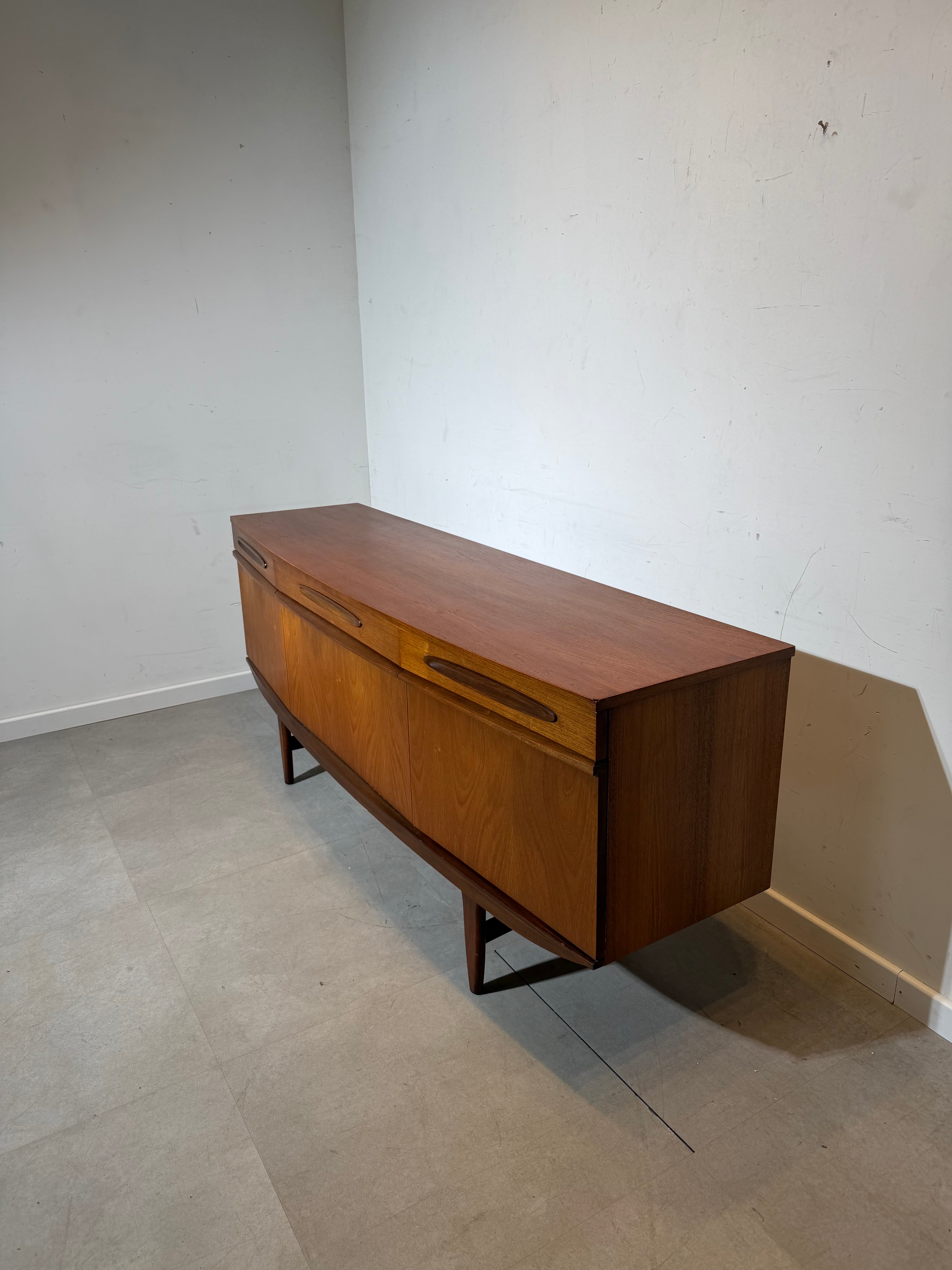 Buffet en teck Elliotts of Newbury – Style moderne du milieu du siècle (Royaume-Uni, années 1960)