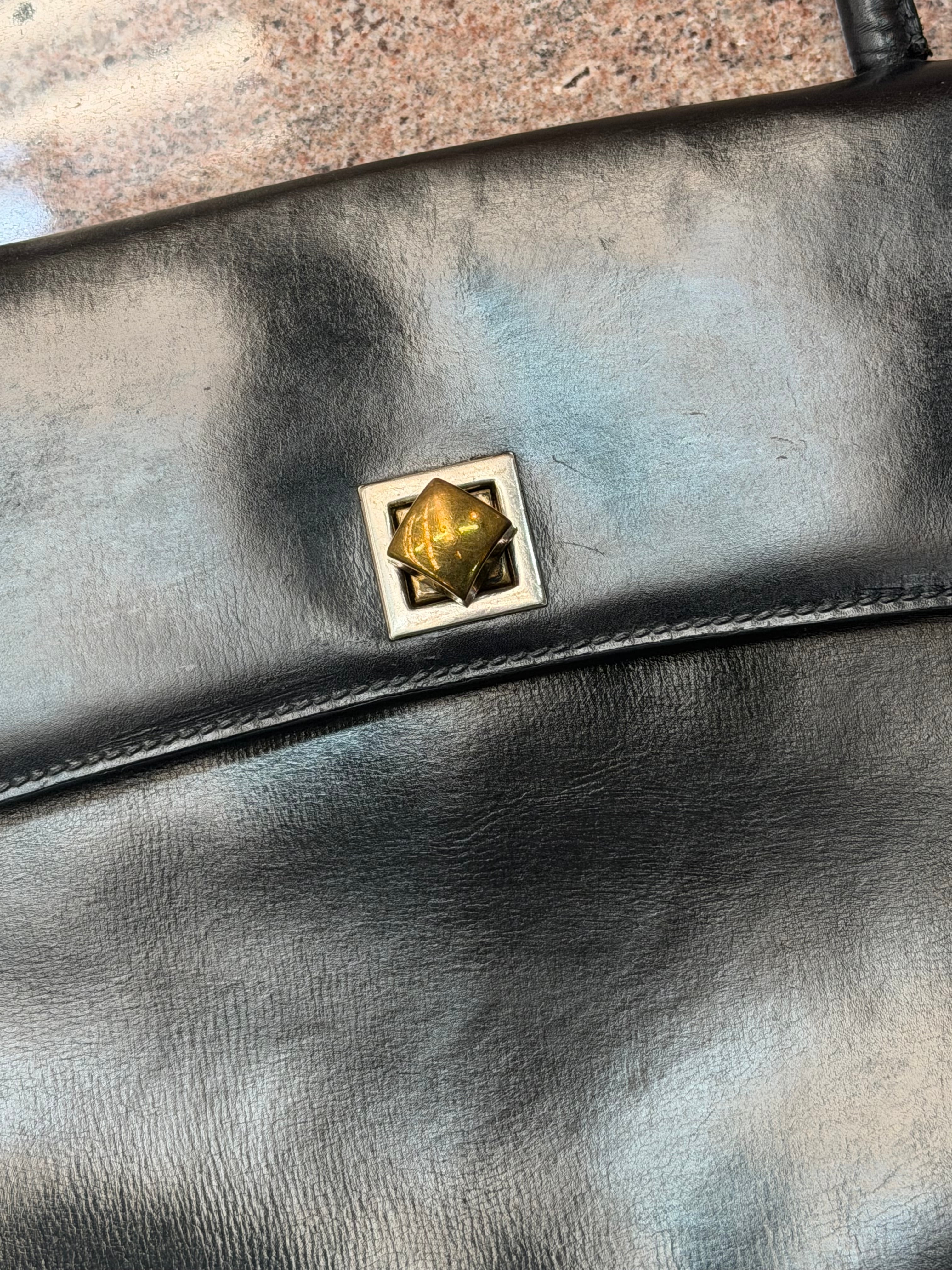 Vintage Delvaux “Œil de Chat” Handbag – Black Leather – 1960 Collection – 30 × 20 cm – With Dustbag & Delvaux Letter