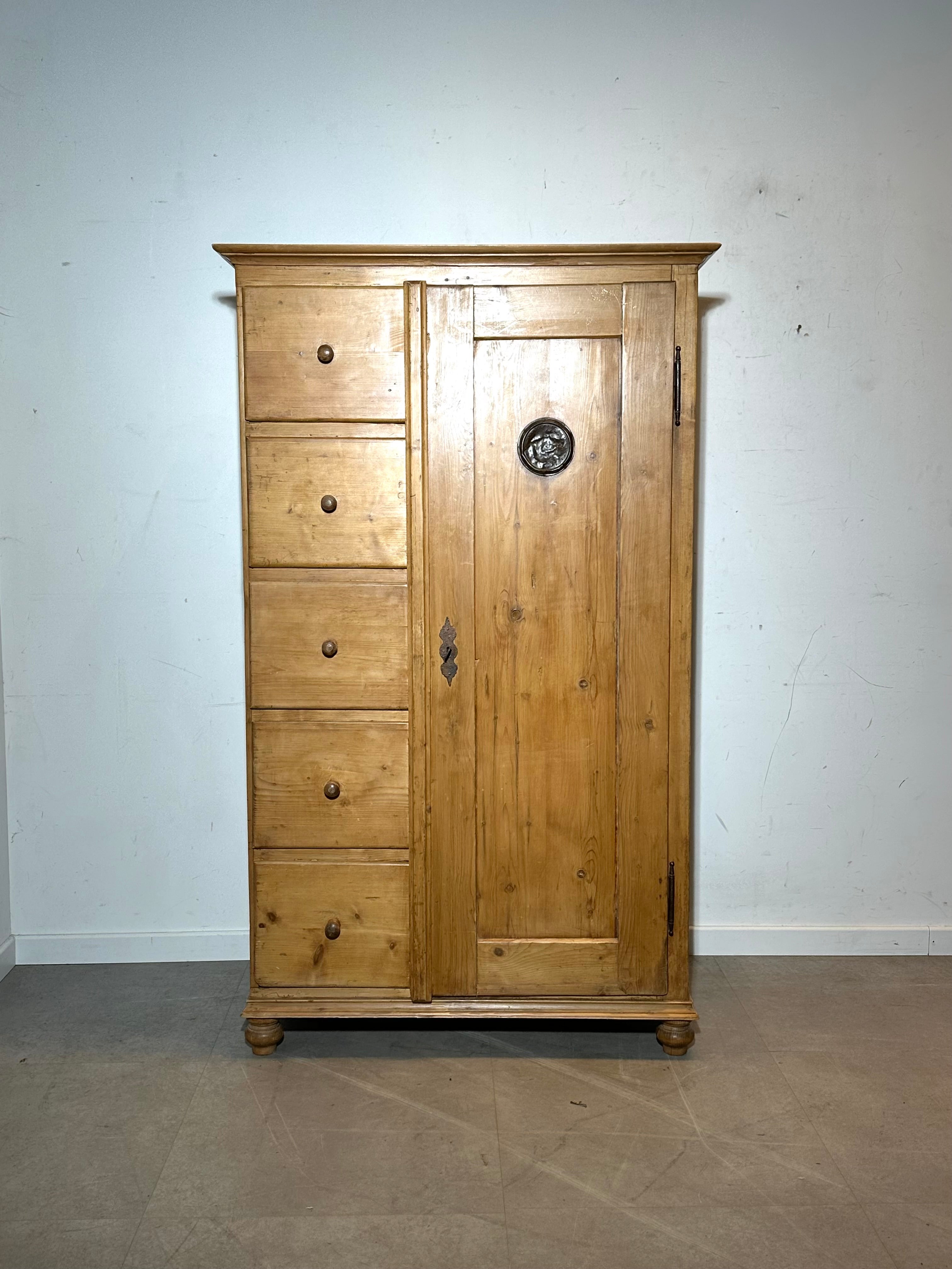 Armoire ancienne en pin
