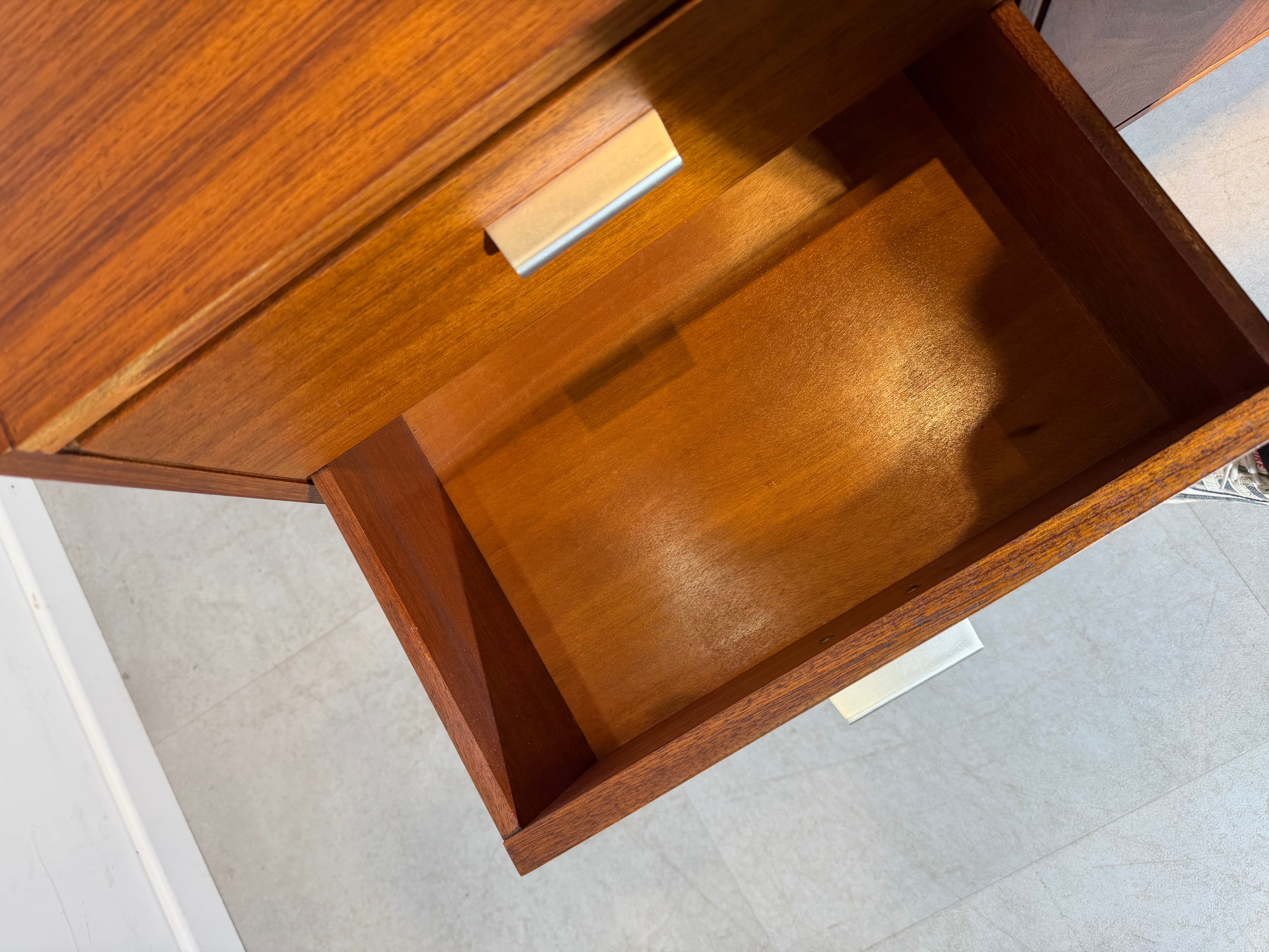 Buffet scandinave en palissandre et teck, style milieu du XXe siècle (années 1960).