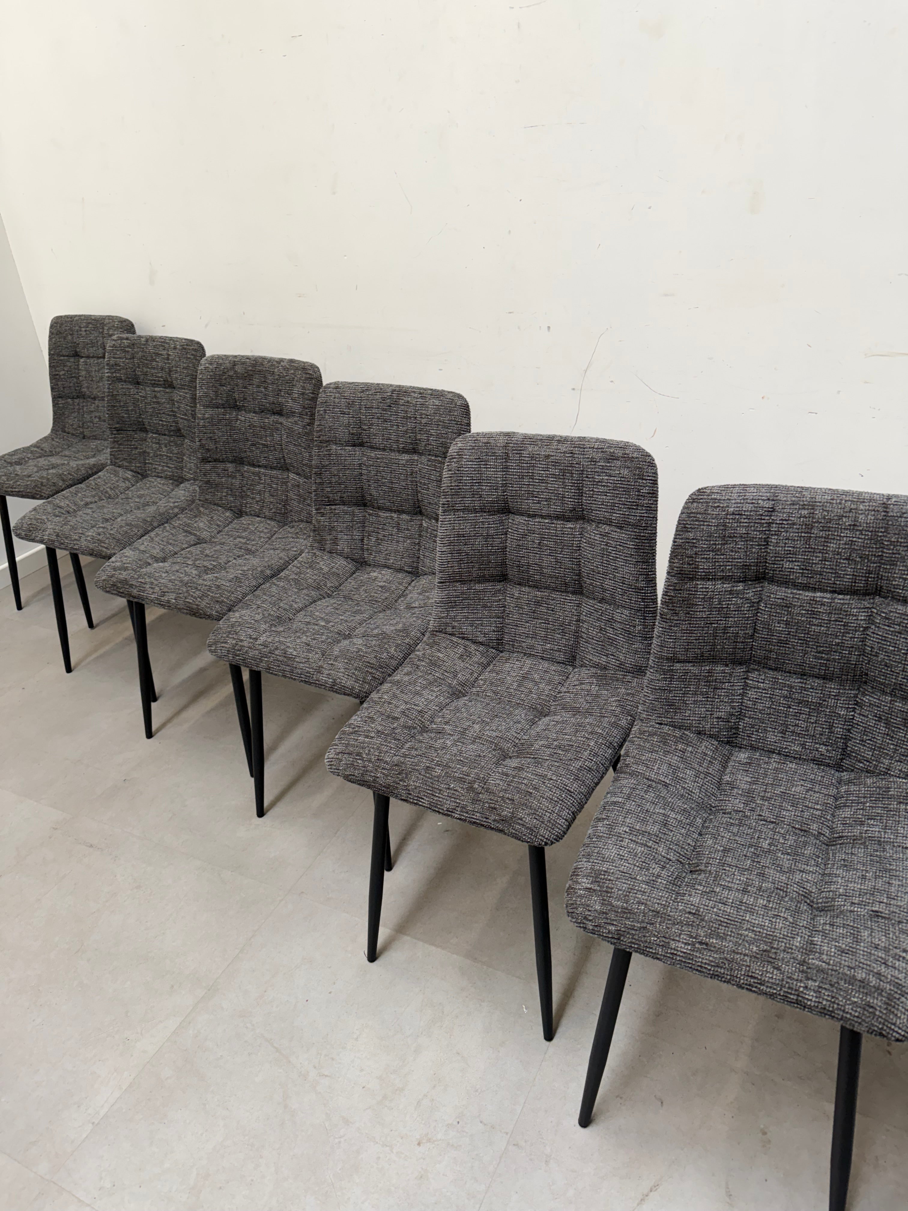 Chaise de salle à manger moderne rembourrée – Fin de stock