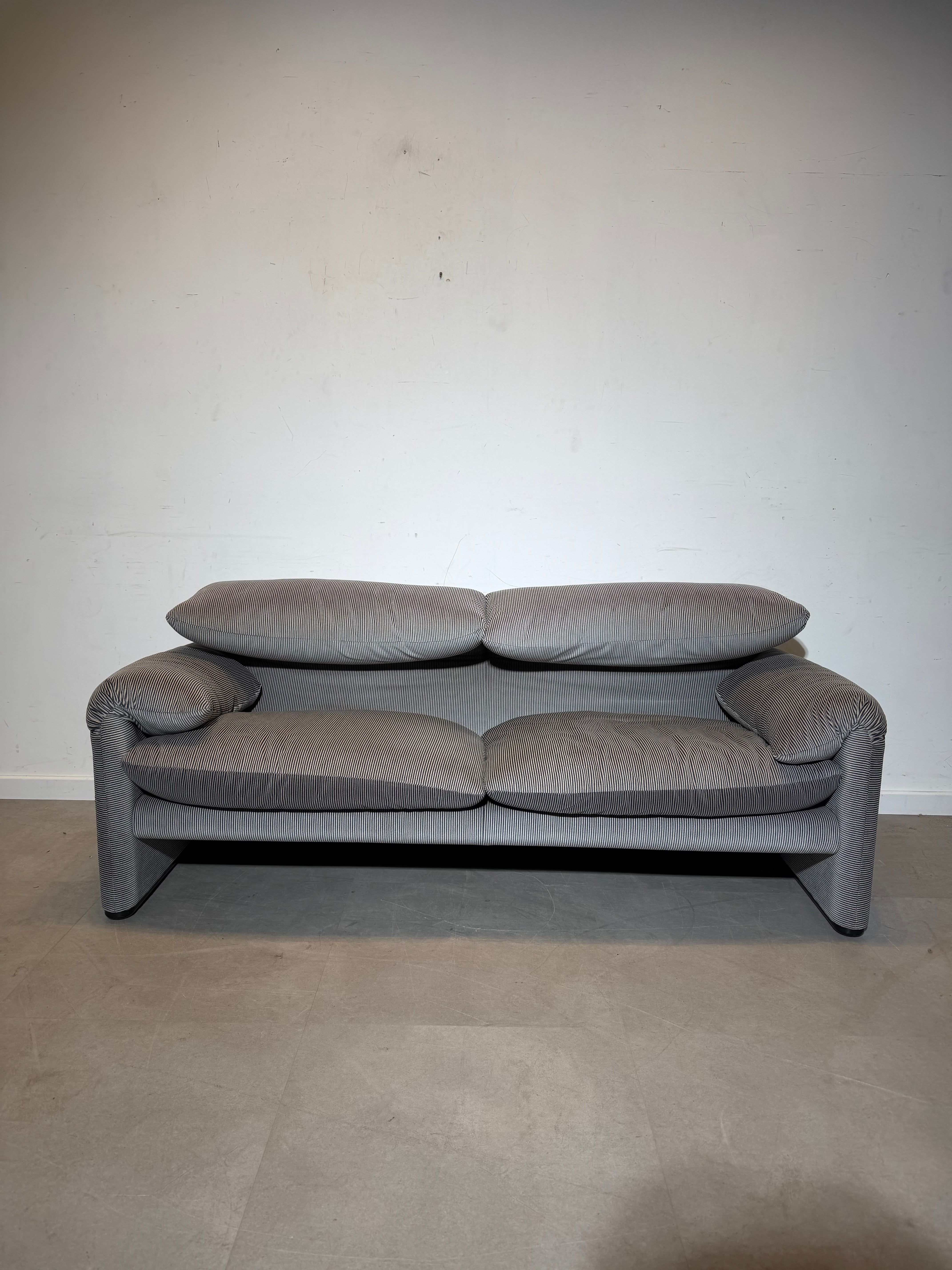 Cassina Maralunga sofa by Vico Magistretti