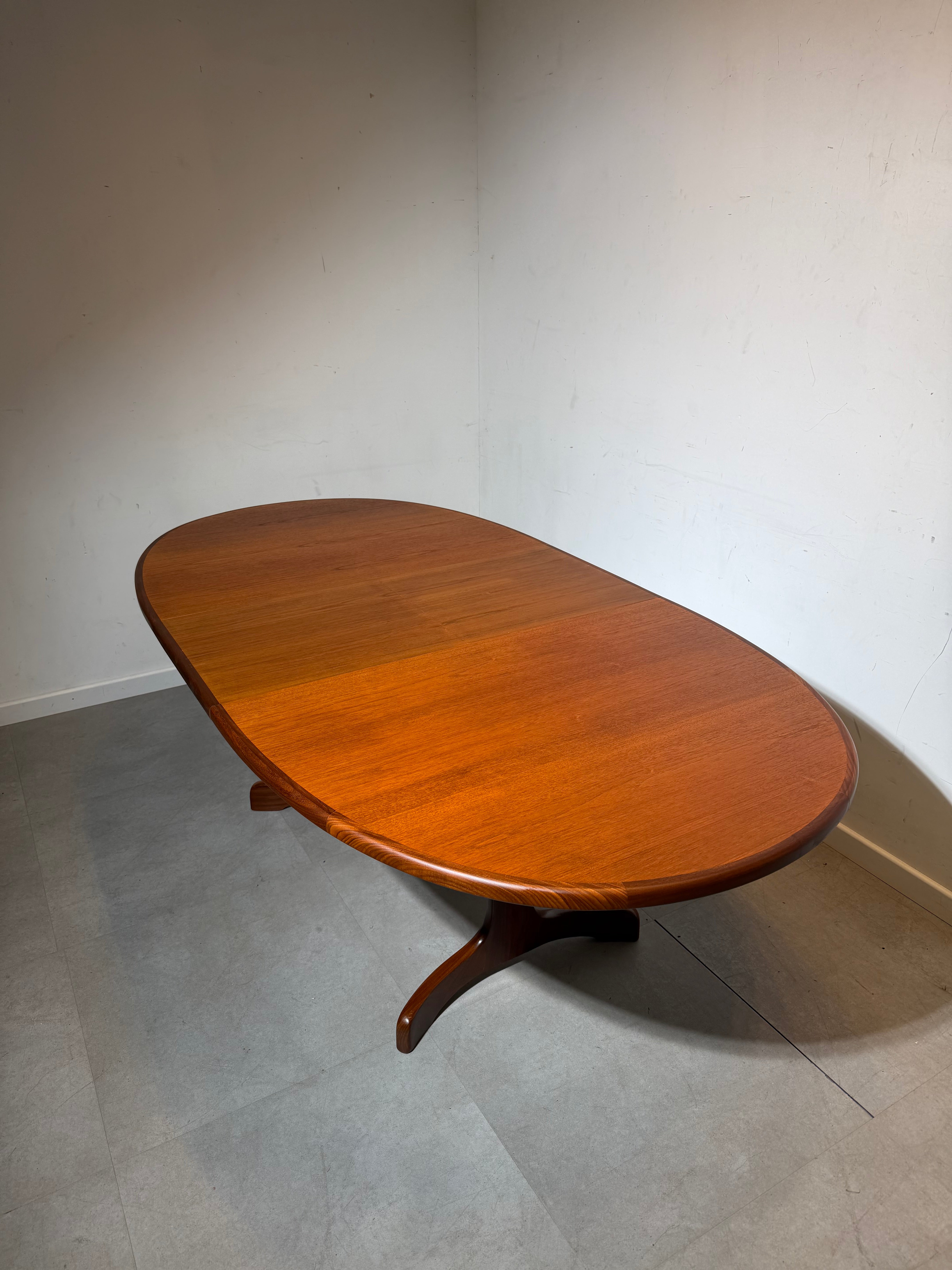 G-Plan “Whale Tail” Extendable Dining Table – Teak (1960s)