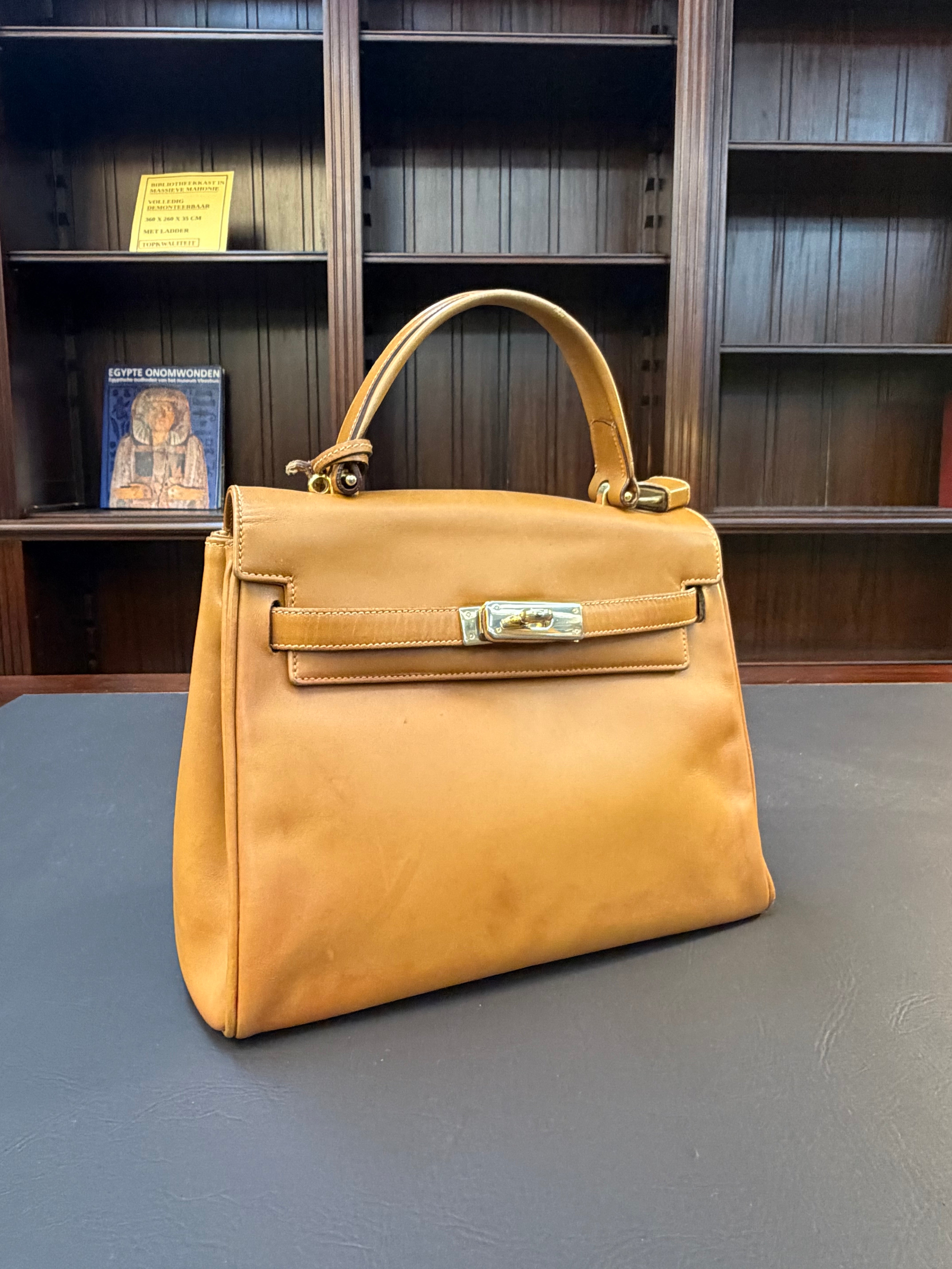 Louise Fontaine Vintage Handbag – Cognac Leather – 25 x 22 cm