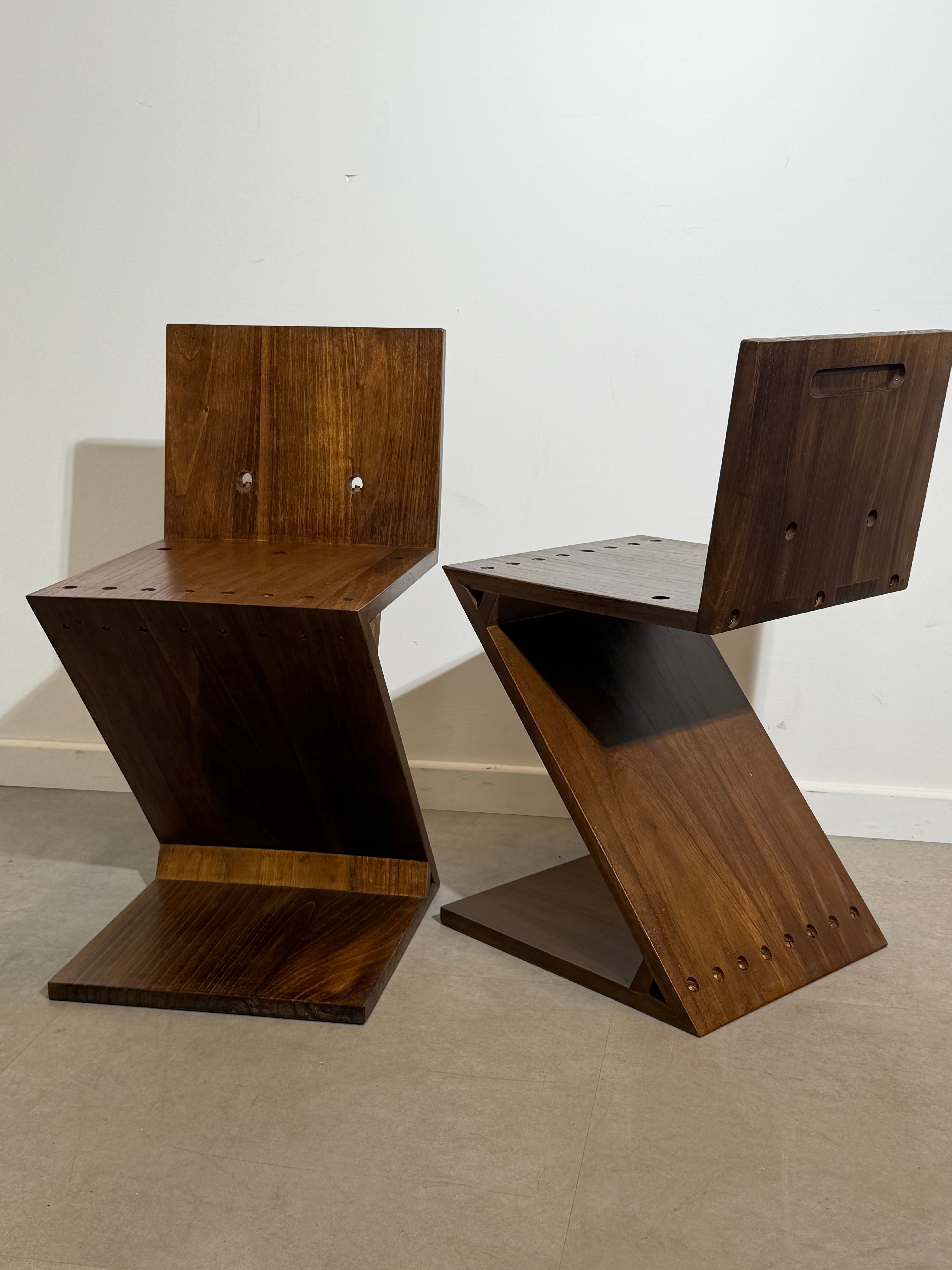 Zig Zag Chair – Sculptural Postmodern Design
