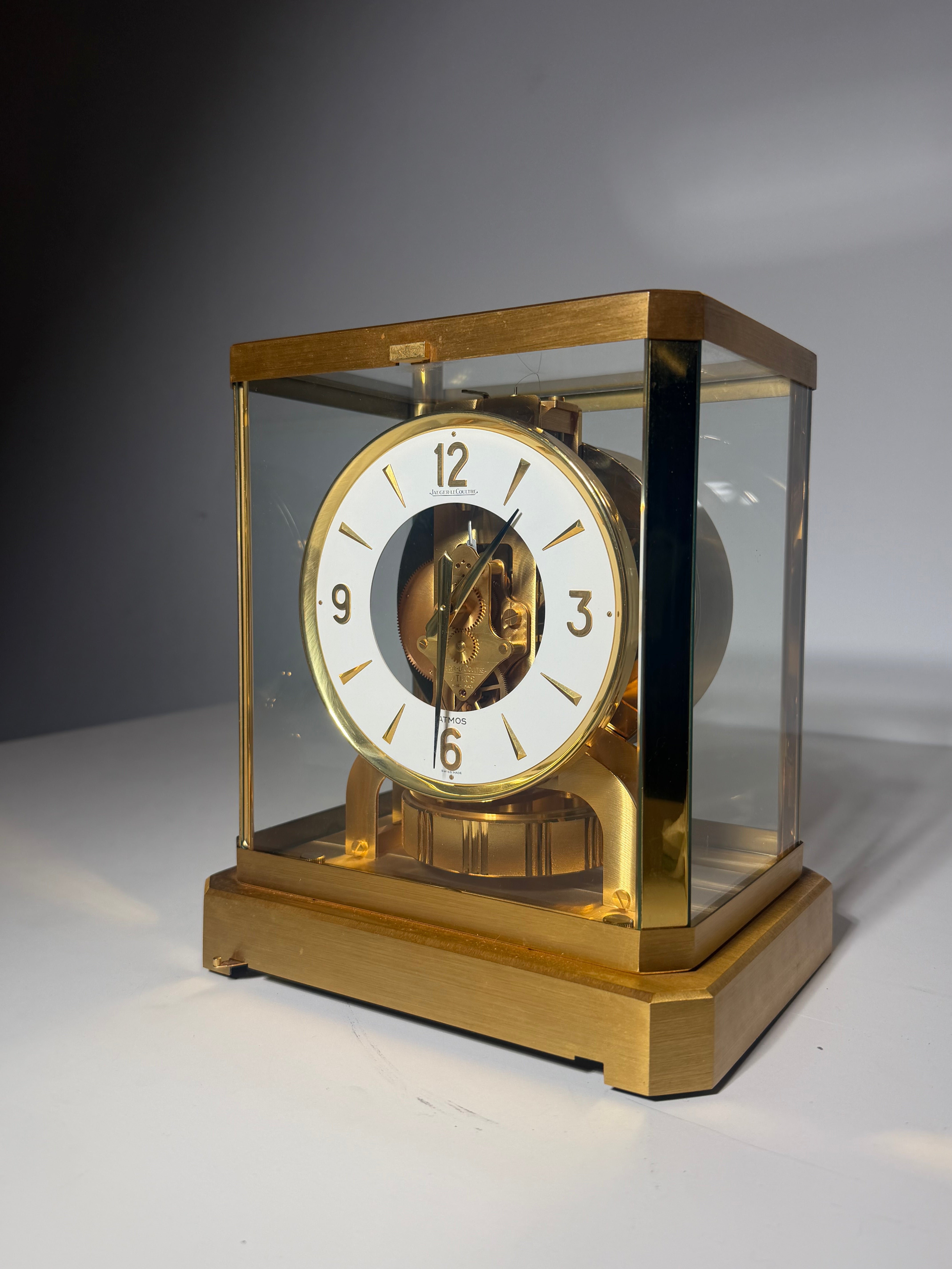 Jaeger-LeCoultre Atmos Calibre 528-8 – Gilt Brass – Swiss Perpetual Motion Clock