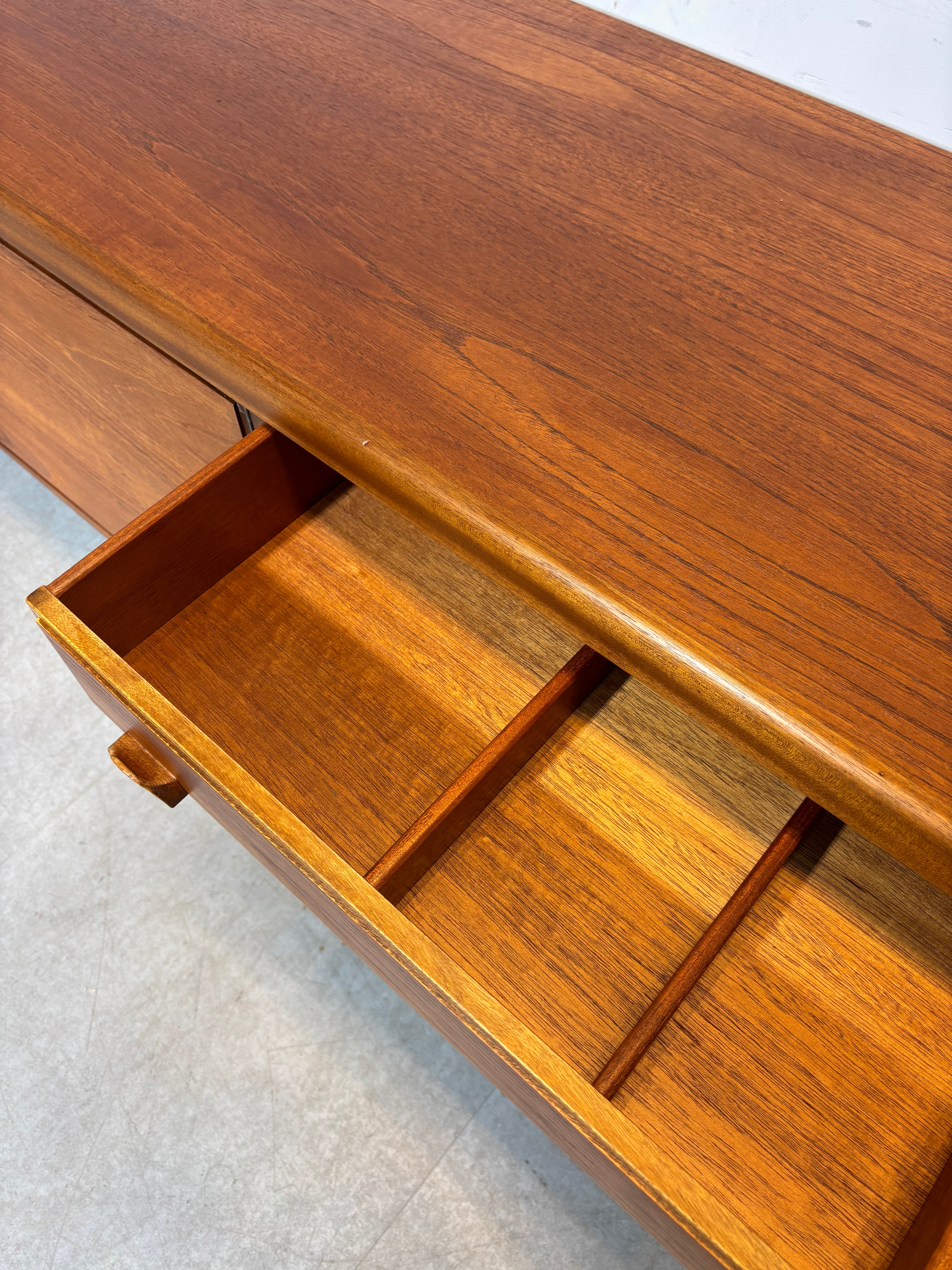 Vintage Nathan teak sideboard 3 drawers - 2 doors