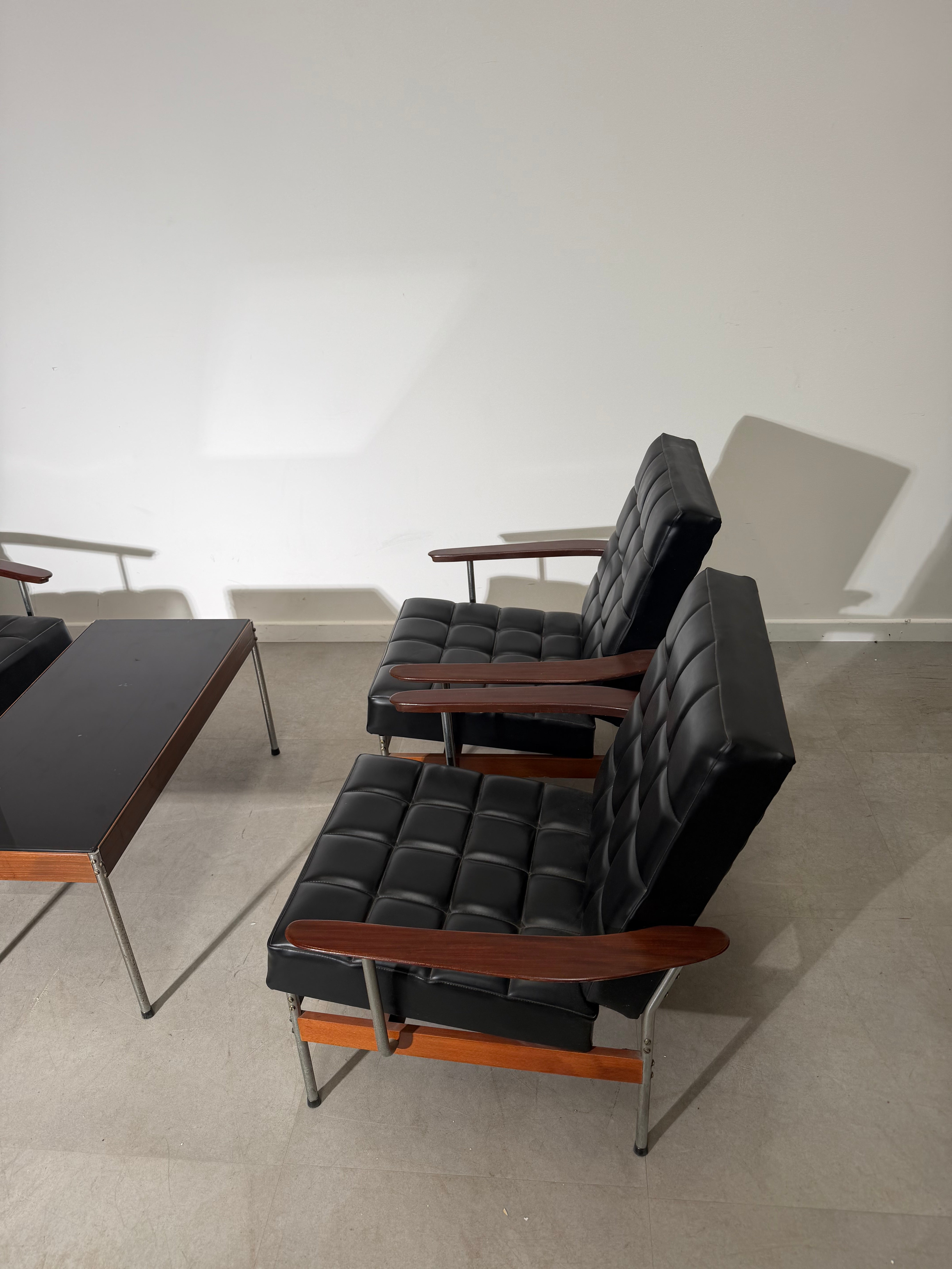 Vintage Sofa Set 2 + 1 + 1 + Coffee Table