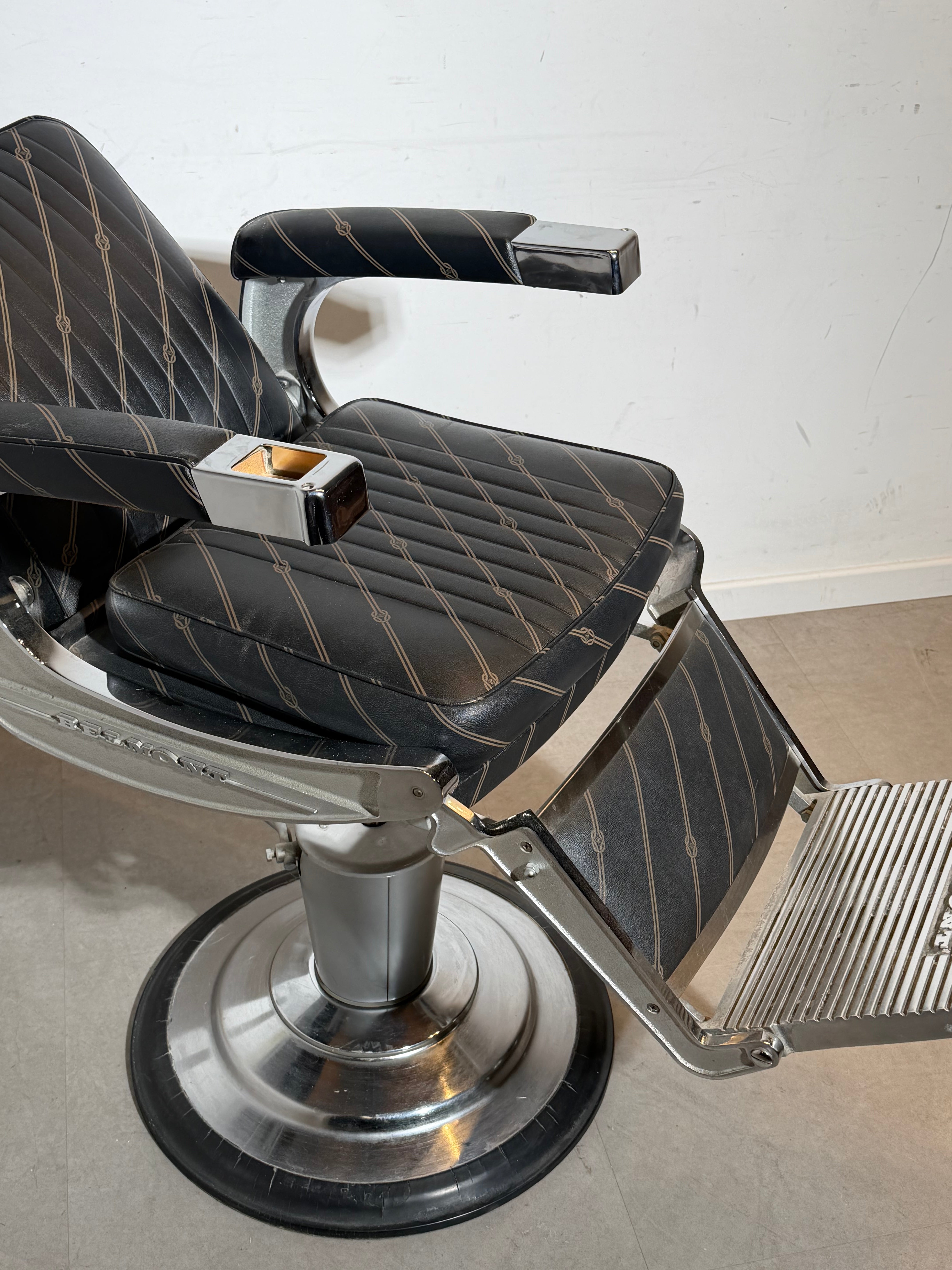 Belmont Apollo II Barber Chair – Vintage Icon