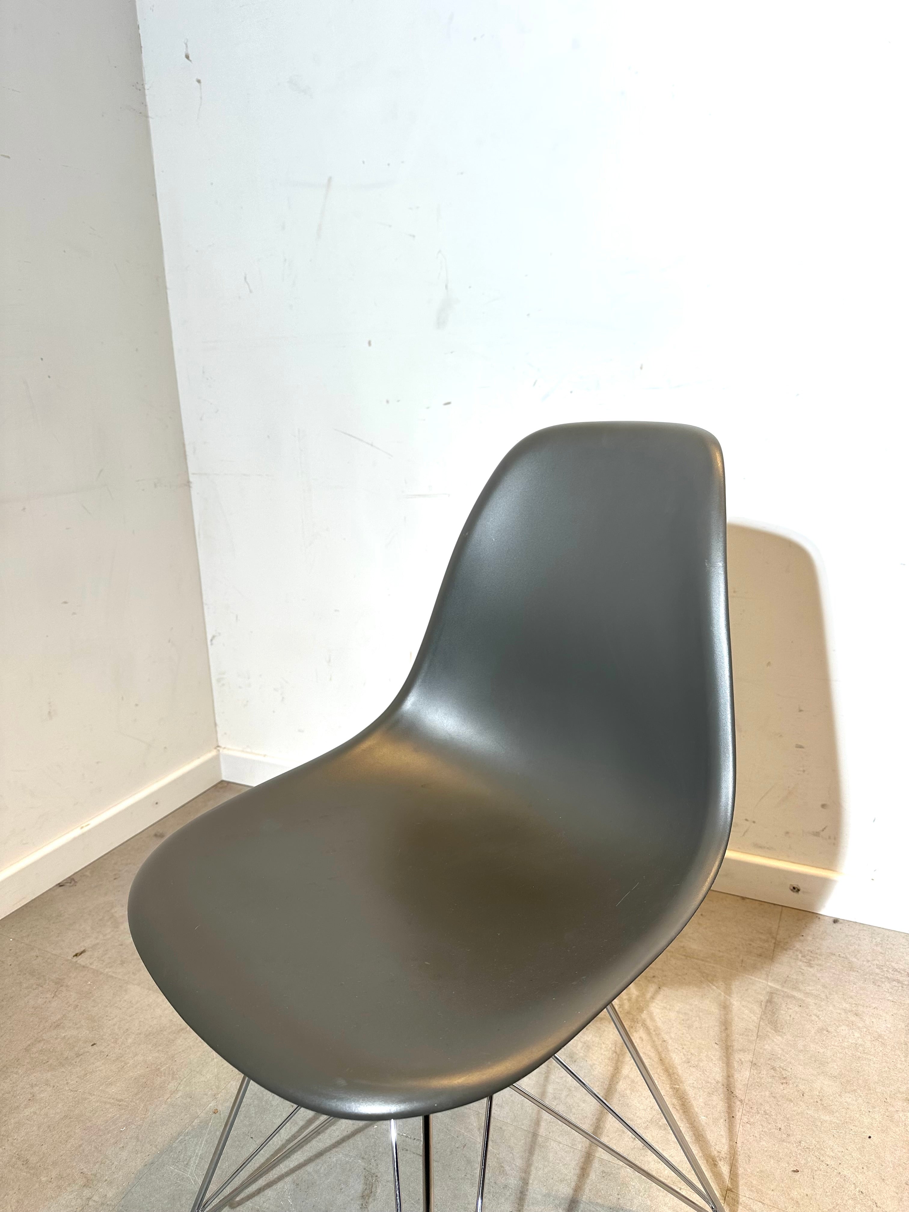 Vitra 705 DSR Side Chair on wire base