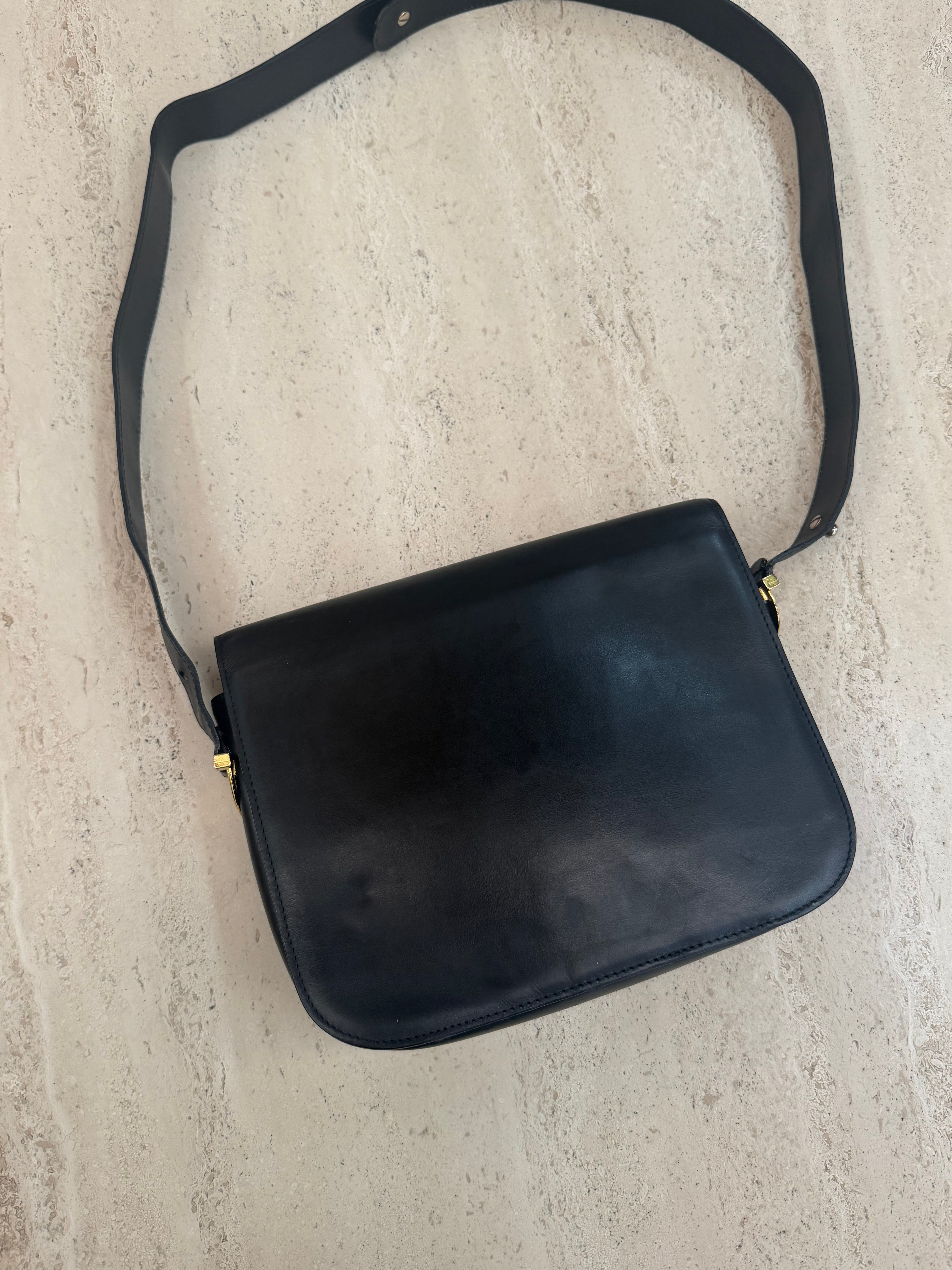 Vintage Leather Crossbody Bag Black with “H” Buckle – 25 x 20 cm