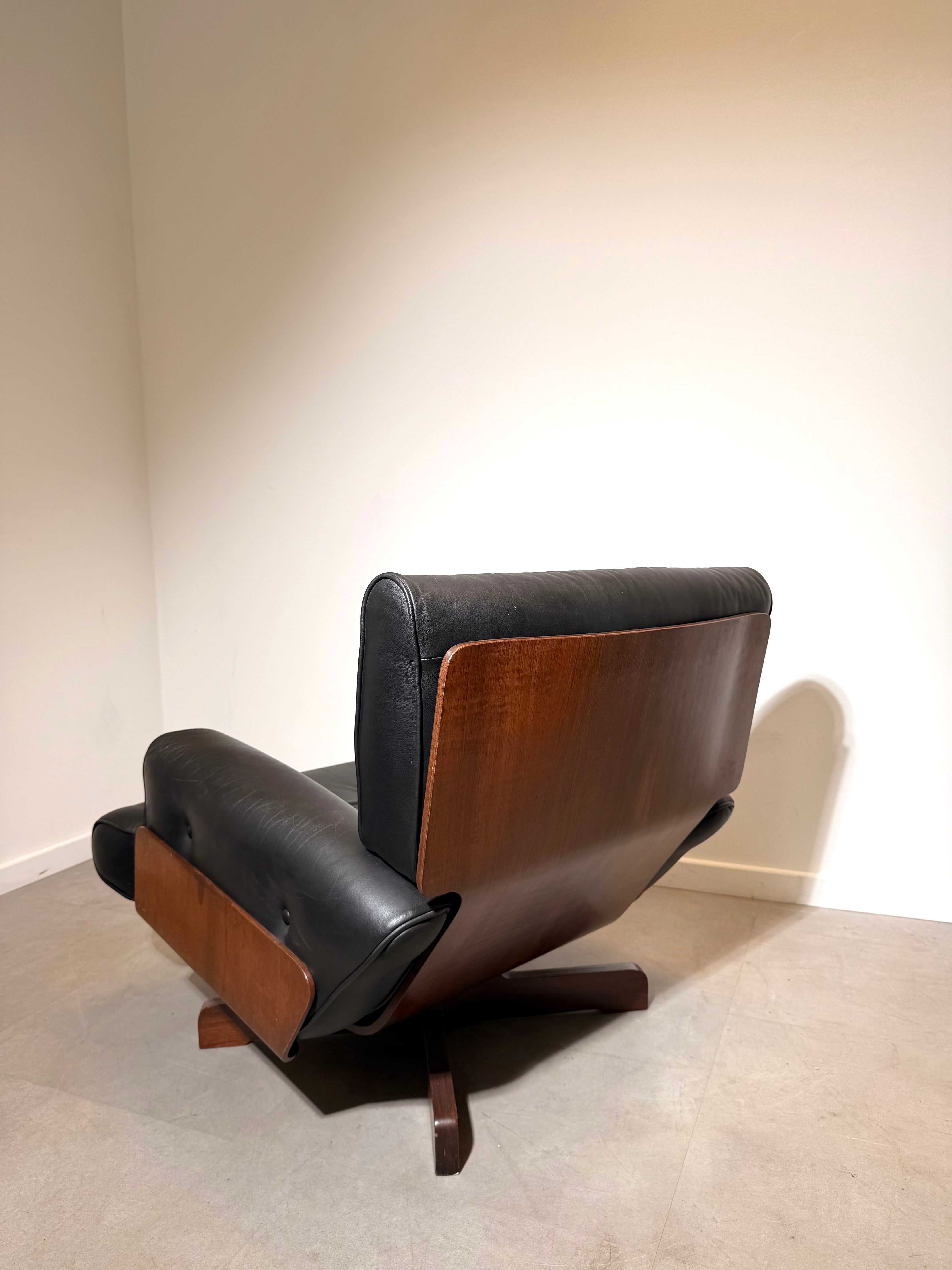 Menilo Taro Model 401 Lounge Chair & Ottoman by Cinova, Italy, 1964