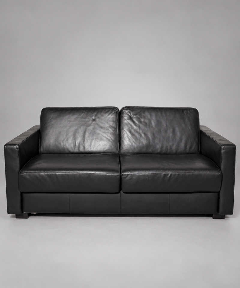 Canapé convertible 2 places en cuir noir par Linea B
