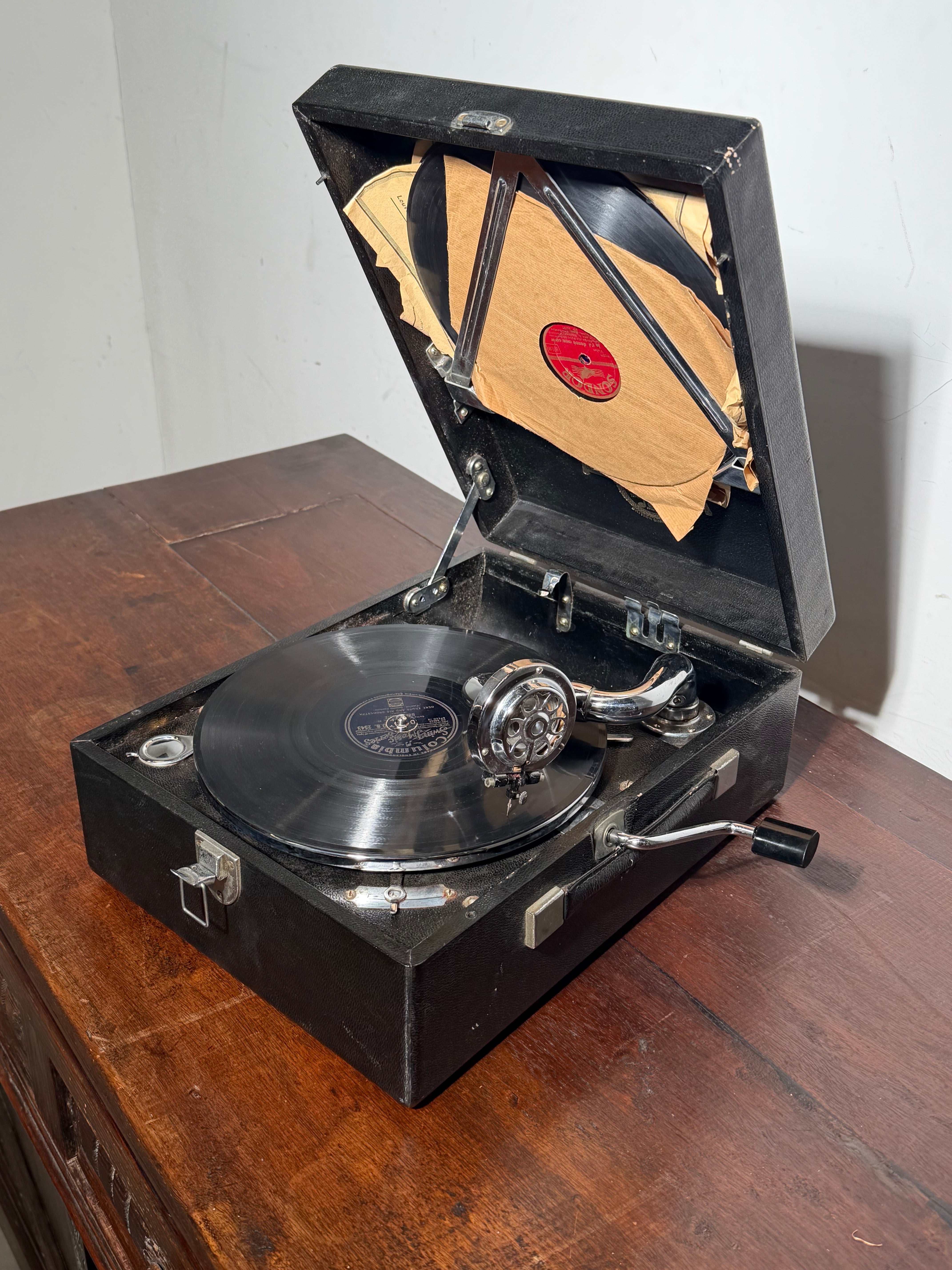 Columbia Viva-Tonal Grafonola Portable Gramophone – Working
