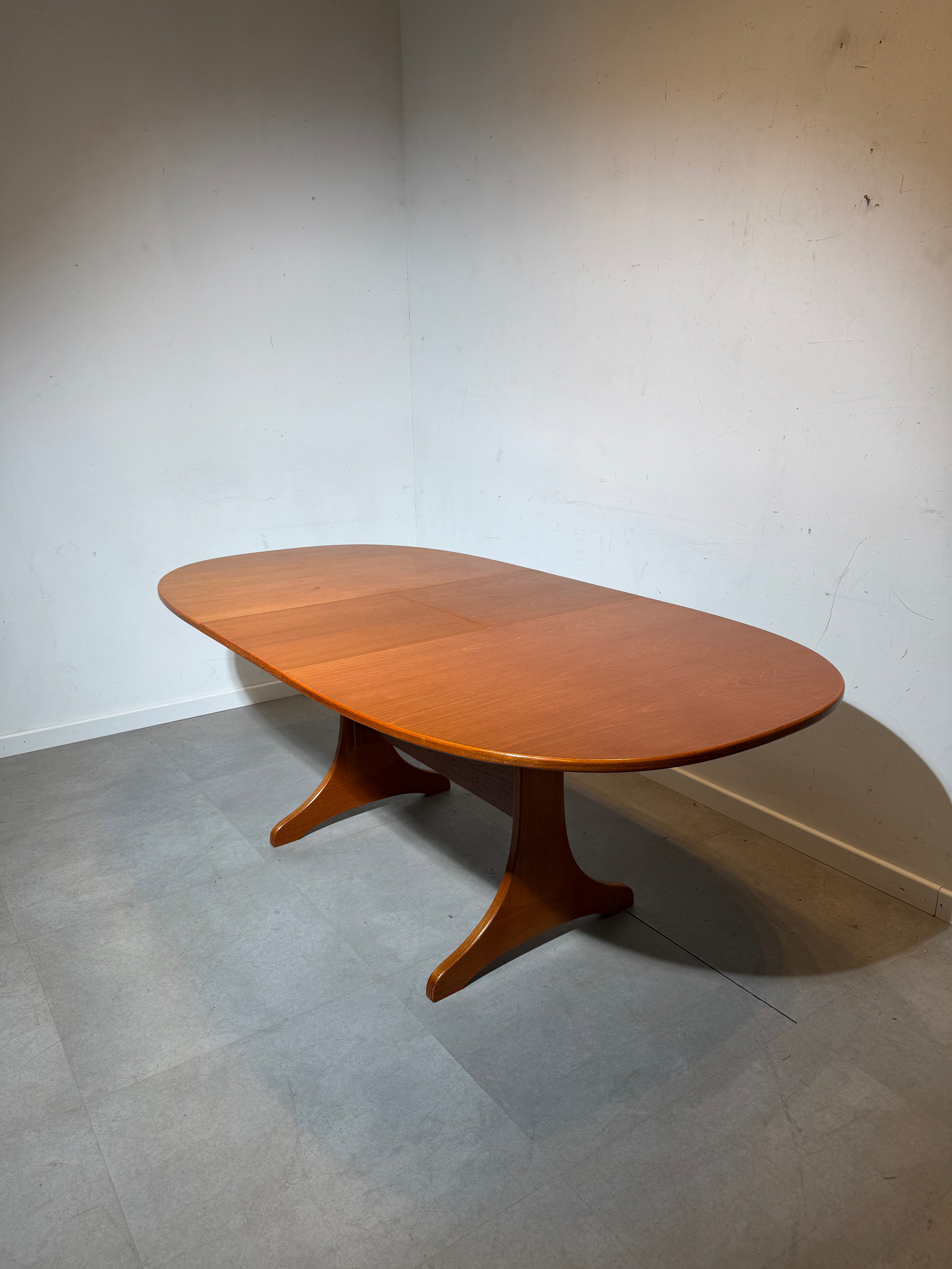 Vintage Extendable Teak Dining Table – Mid-Century Modern