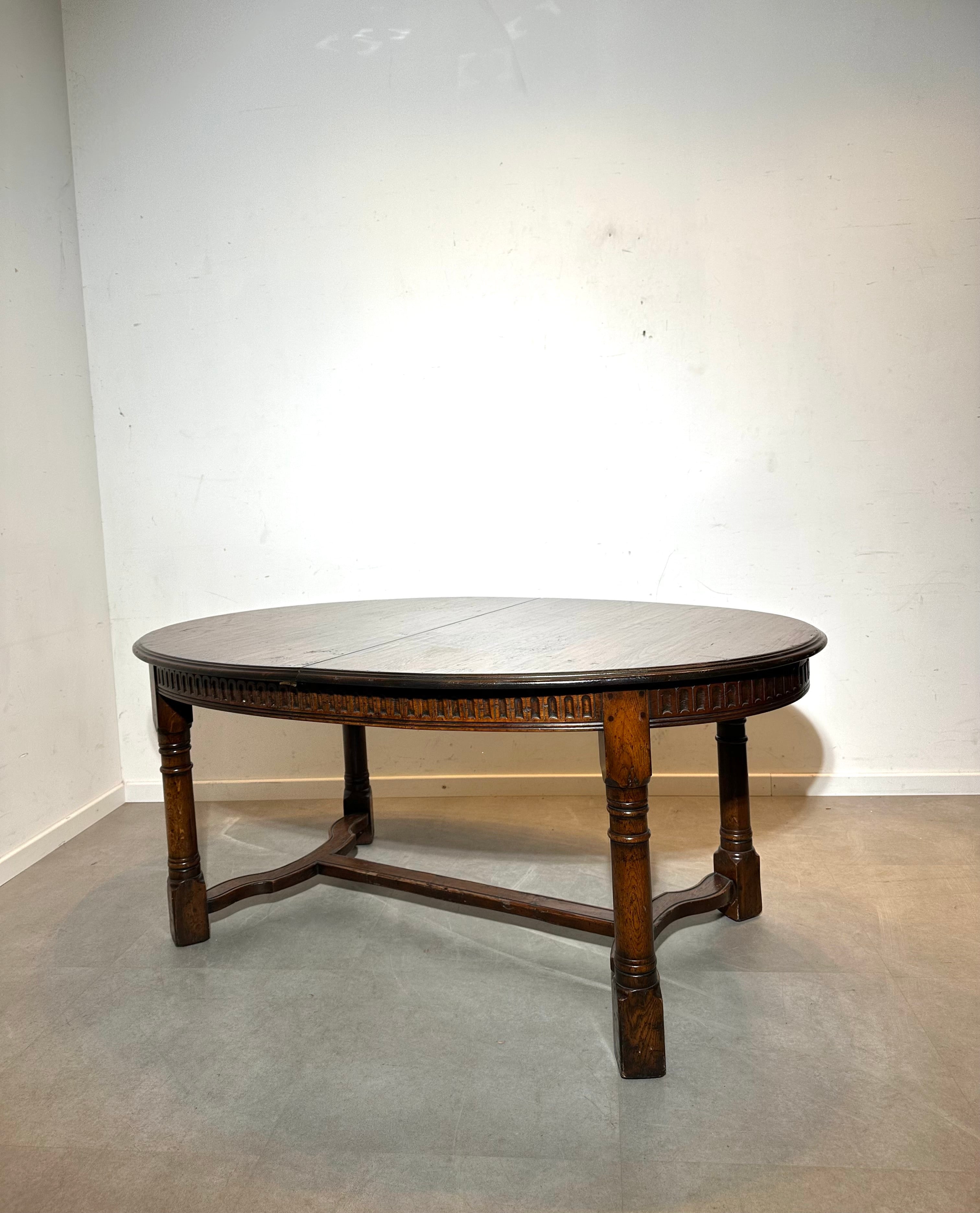 Antique Oval Extendable Dining Table in Solid Wood