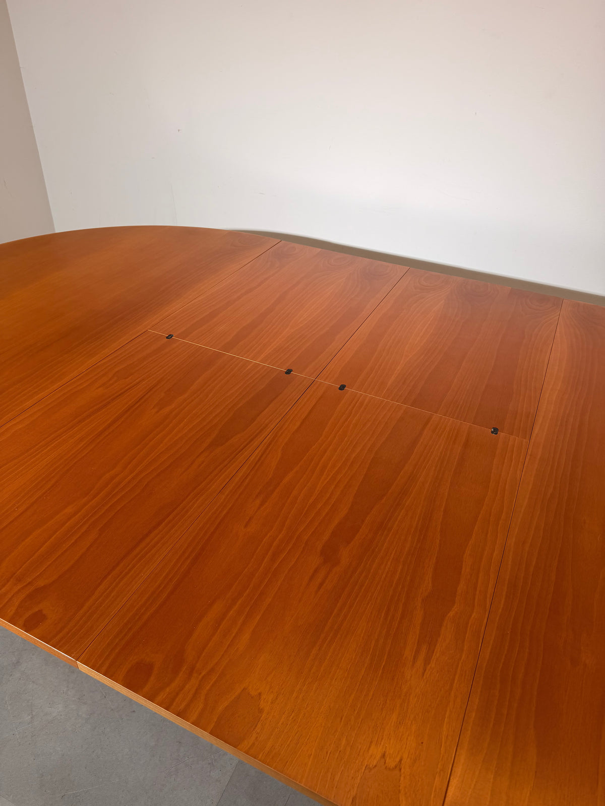 Molteni Extendable Round Dining Table