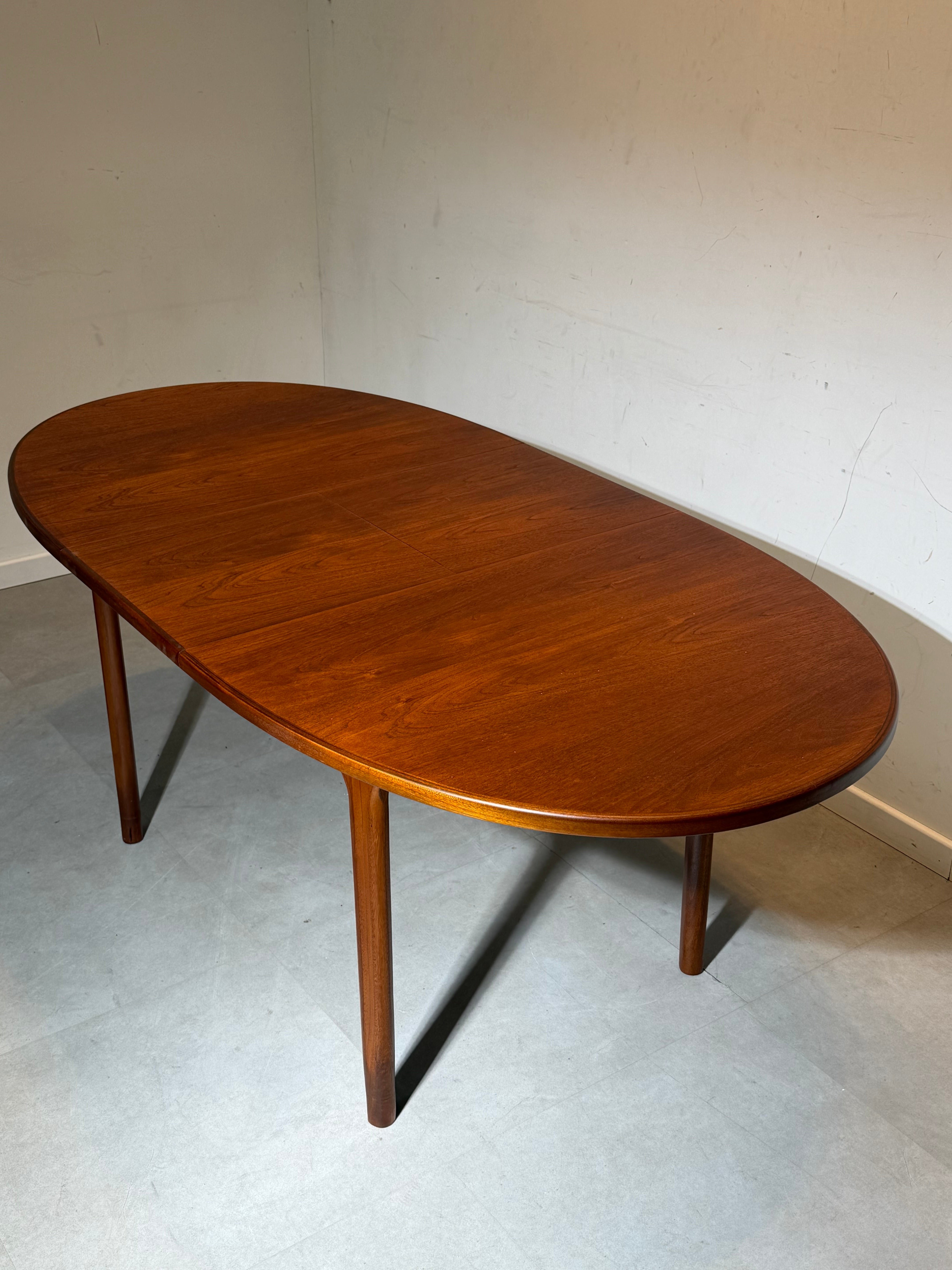 McIntosh Oval Extendable Teak Dining Table – Mid-Century Modern