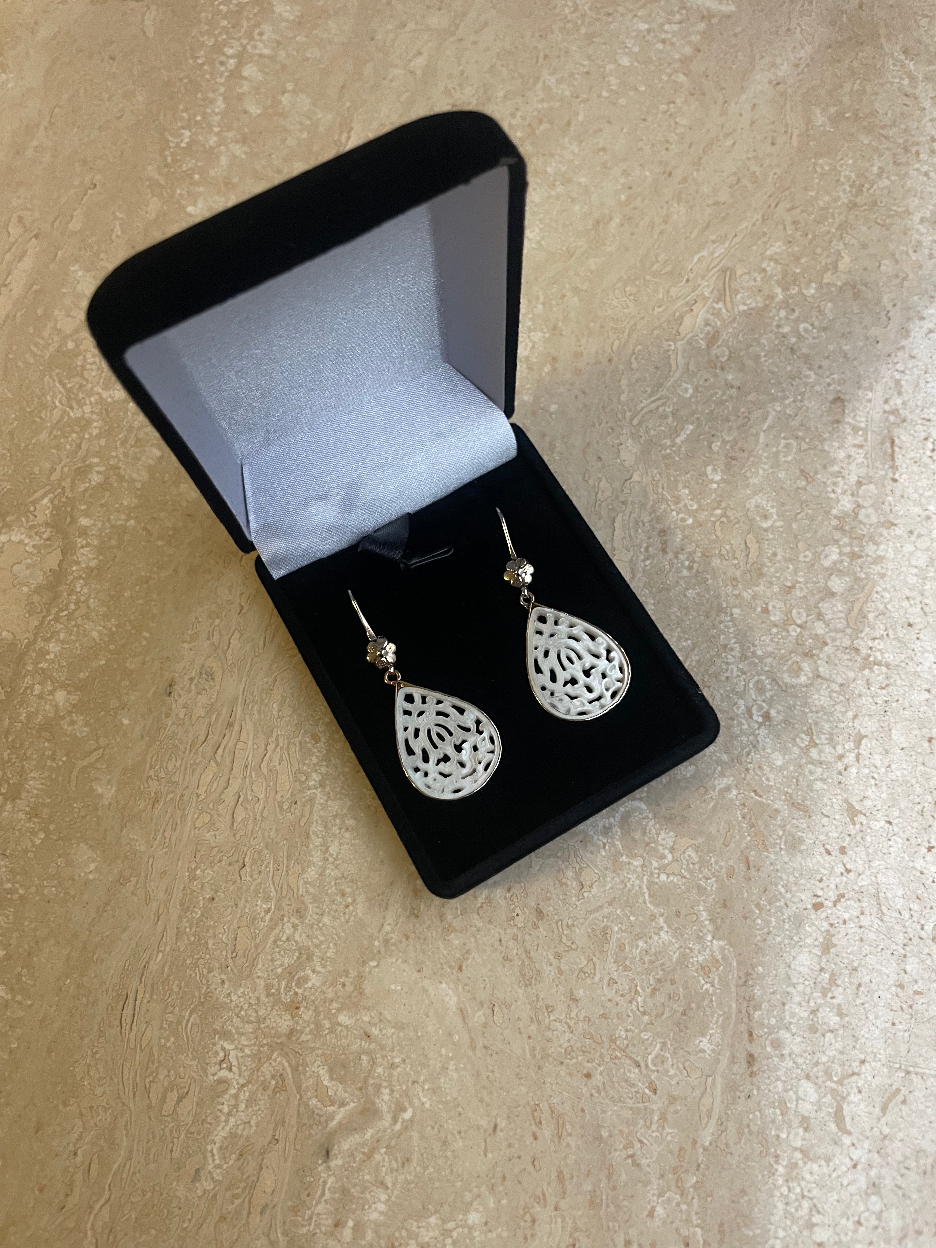 Earrings 18Kt Gold with White Opal