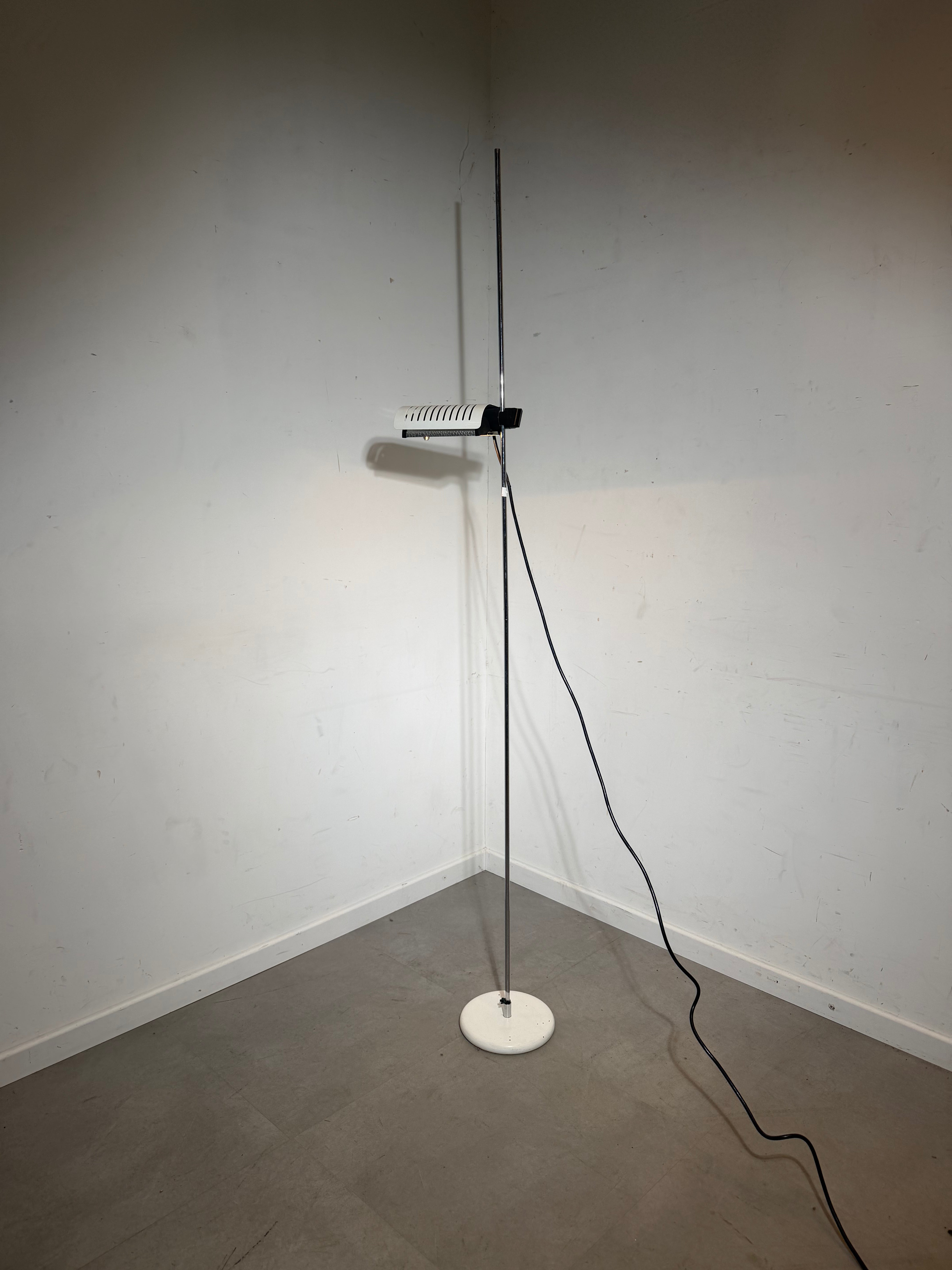 Joe Colombo for Oluce Model 626 Floor Lamp – Italian Design – 1970s – H 200 cm
