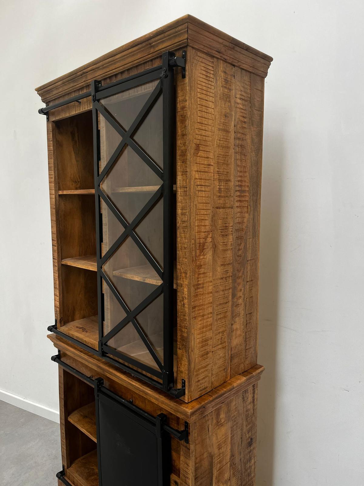 Industrial display cabinet