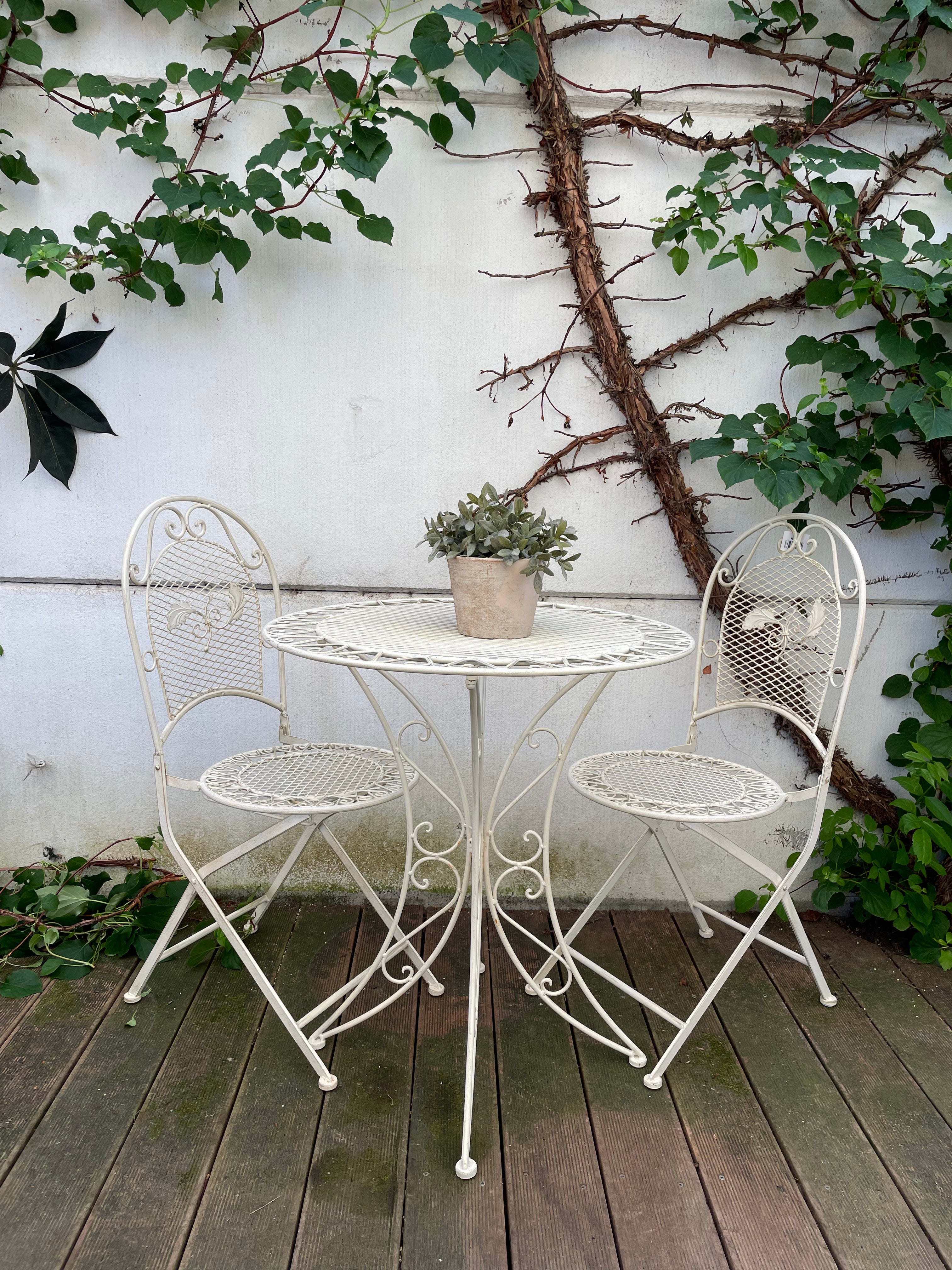 Fer Forge Garden set table with two chairs white