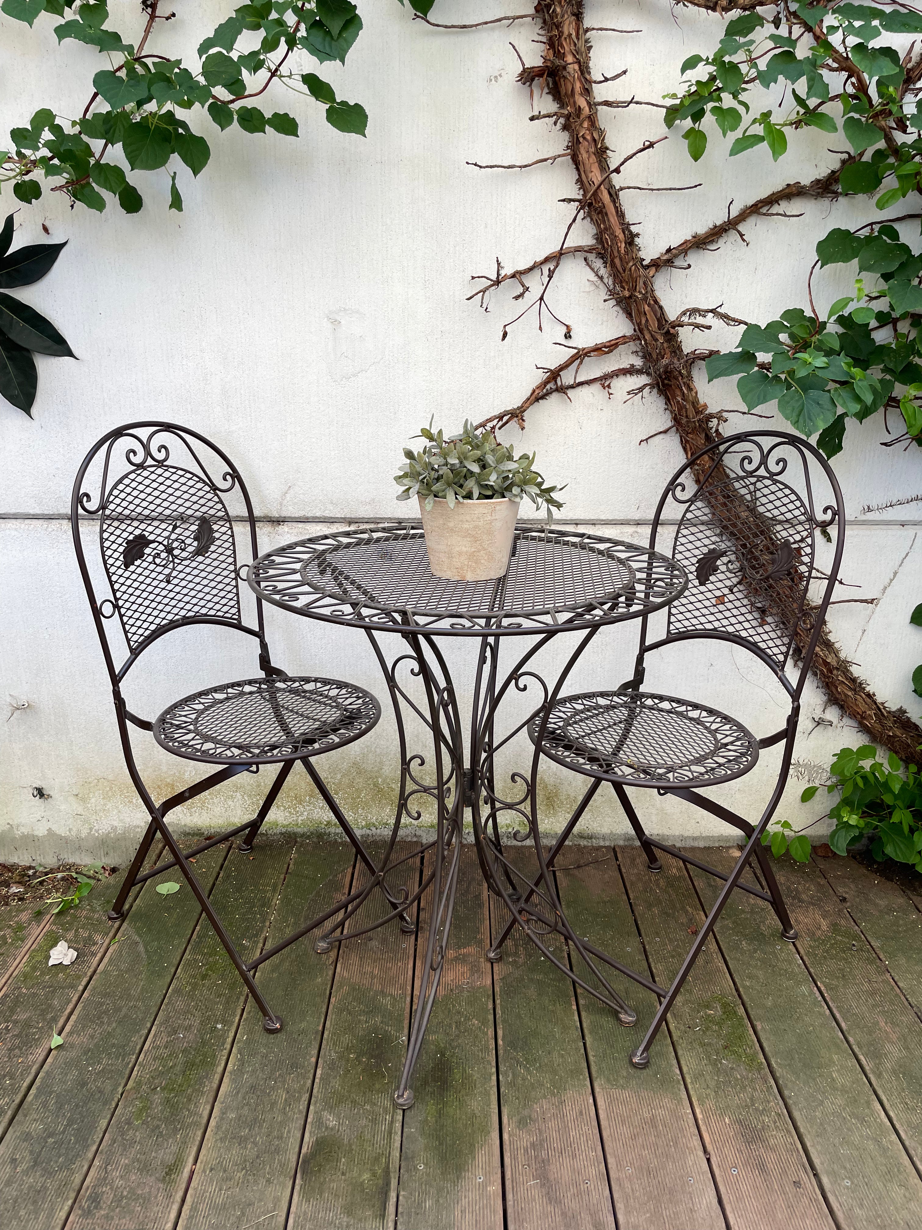Fer Forge garden set table with two chairs black