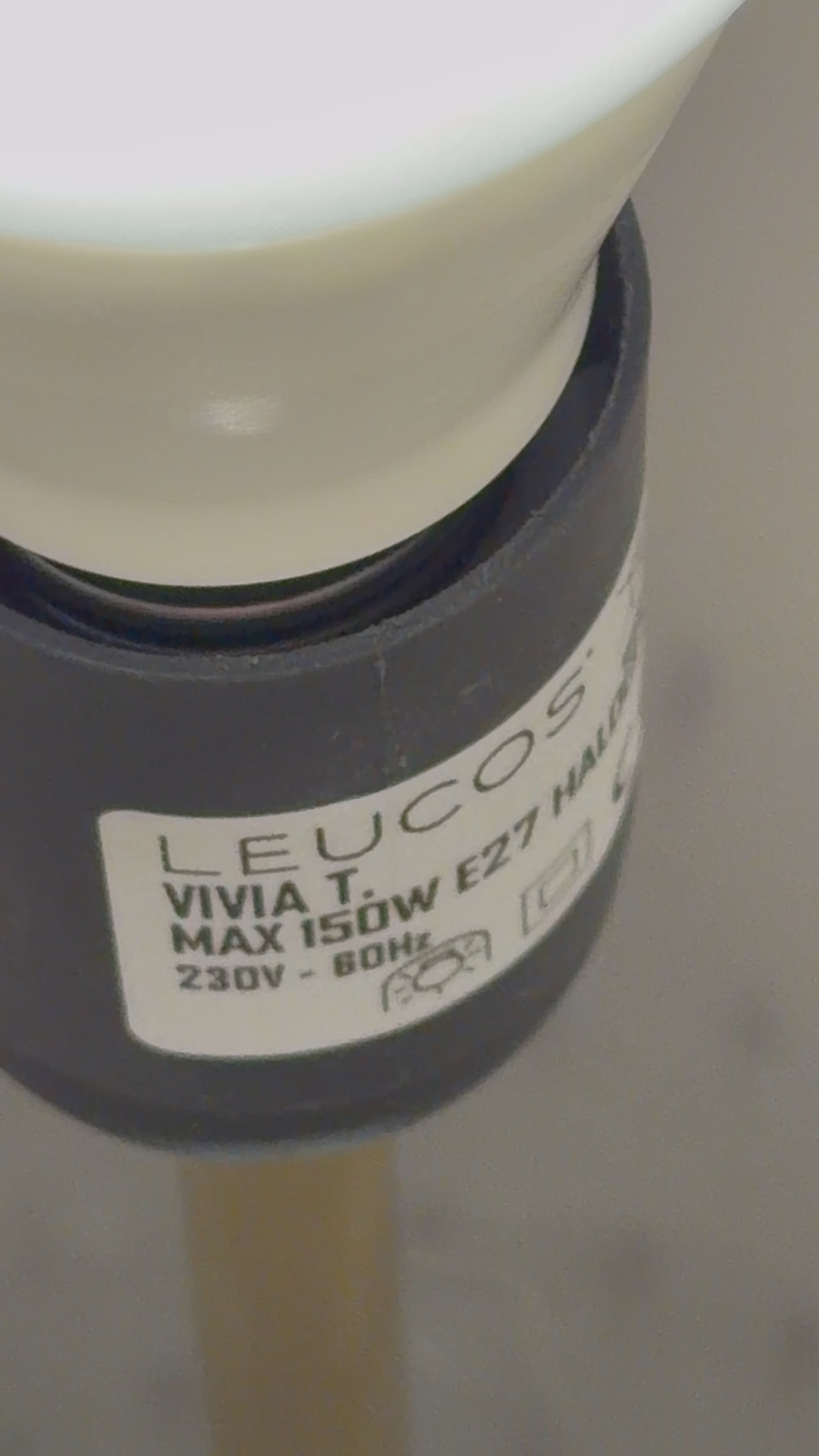 Load video: Leucos “Vivia T” Table Lamp – Murano Glass – H 70 cm