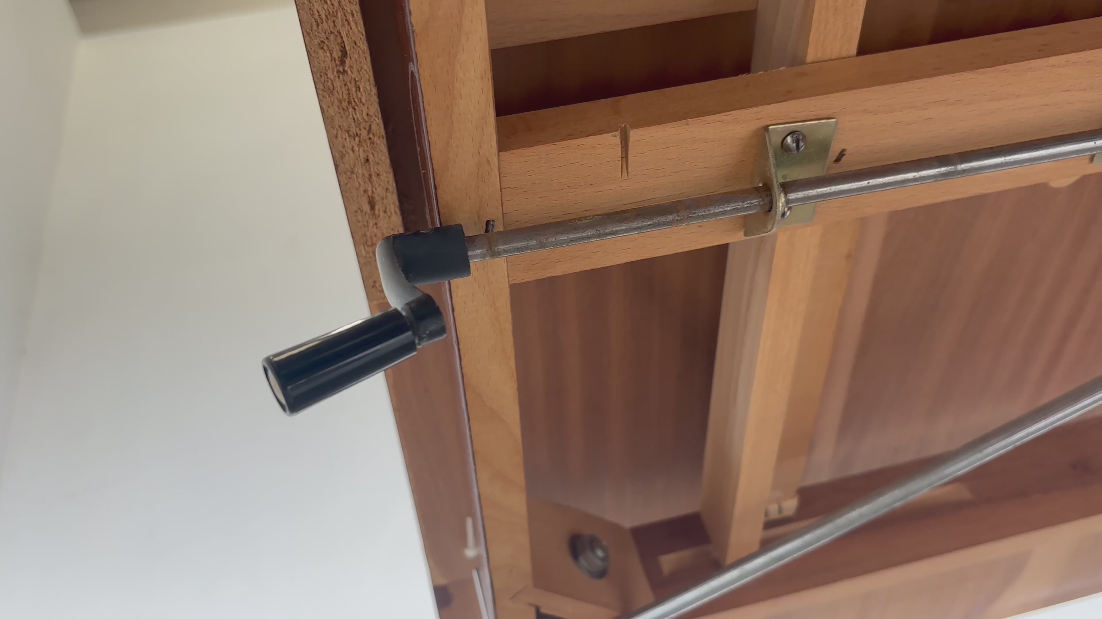 Charger la vidéo : Table basse/table à manger convertible en palissandre